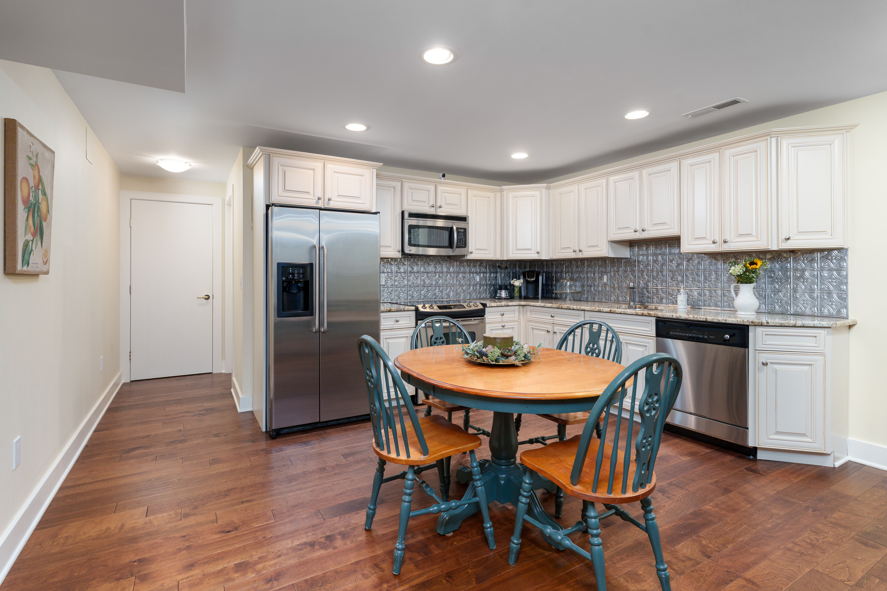  Exceptional Pond View Home with Dual Primary Suites - 物件實景