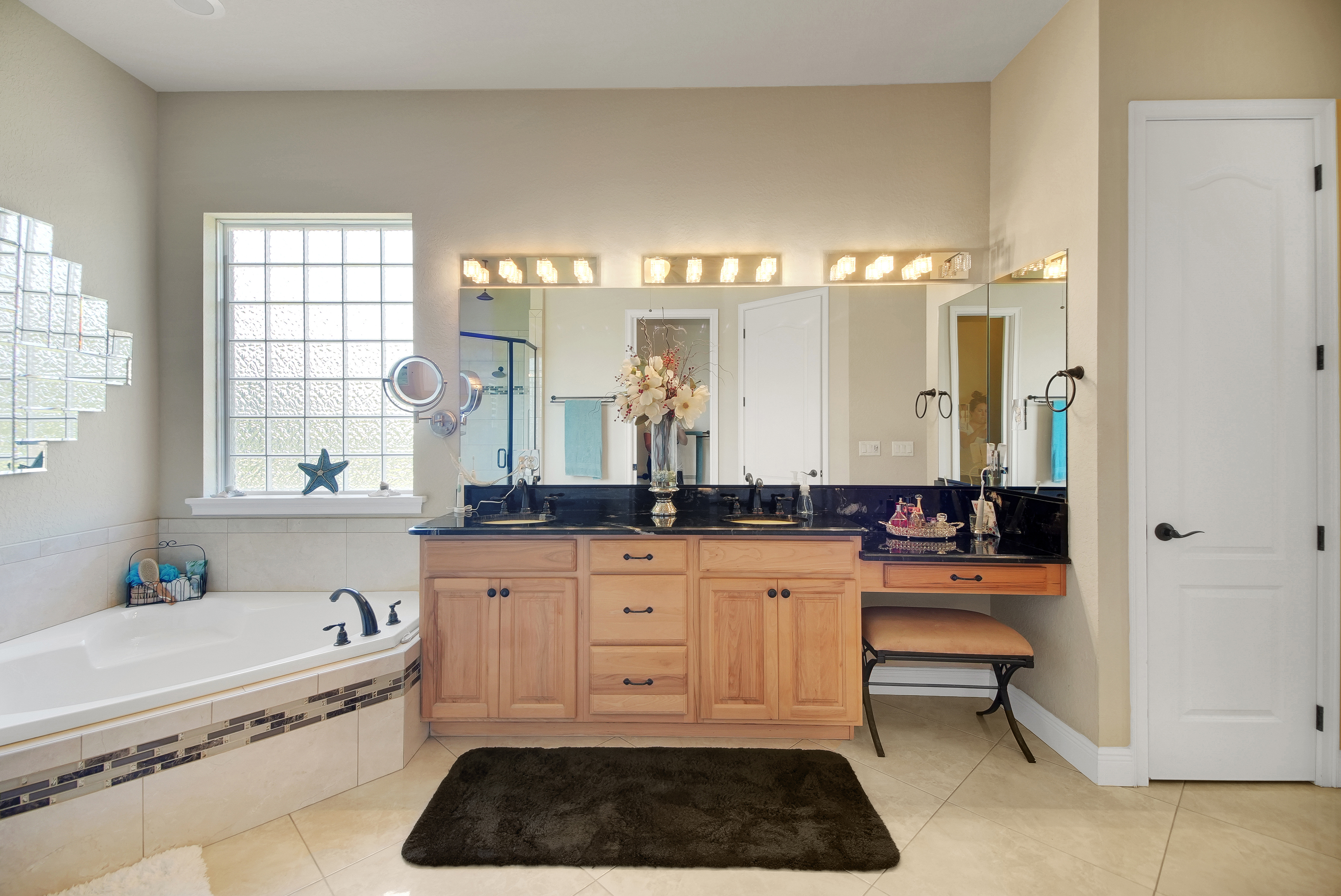 Weirsdale, Florida, 32195, United States, 4 Bedrooms Bedrooms, ,3 BathroomsBathrooms,Residential,For Sale,1900688
