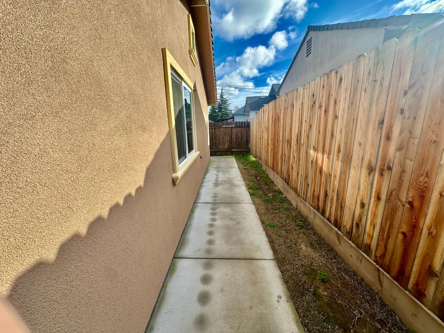 Lodi, California, 95240, United States, 3 Bedrooms Bedrooms, ,2 BathroomsBathrooms,Residential,For Sale,2009722