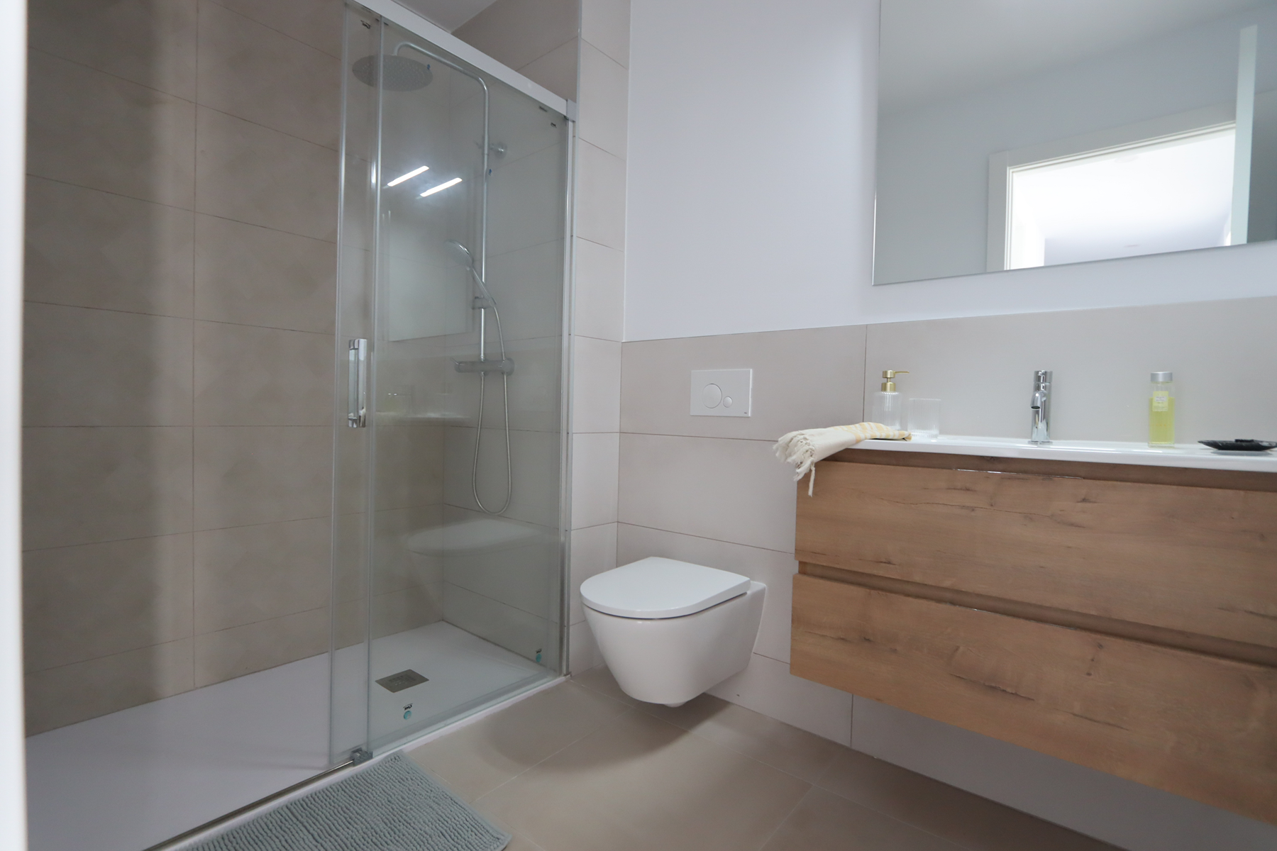  Sustainable design family house with spacious rooms and swimming pool - 物件實景
