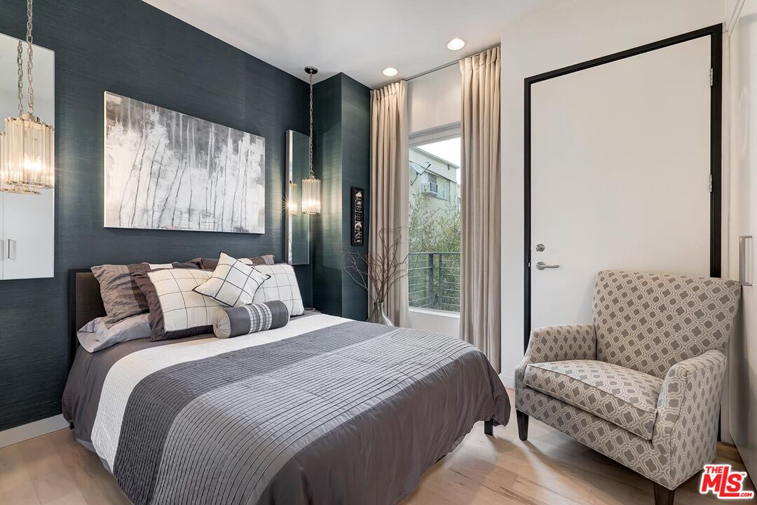 West Hollywood, California, 90069, United States, 2 Bedrooms Bedrooms, ,2 BathroomsBathrooms,Residential,For Sale,1760061