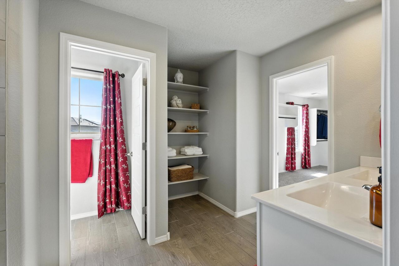 Rio Rancho, New Mexico, 87124, United States, 4 Bedrooms Bedrooms, ,3 BathroomsBathrooms,Residential,For Sale,1868349