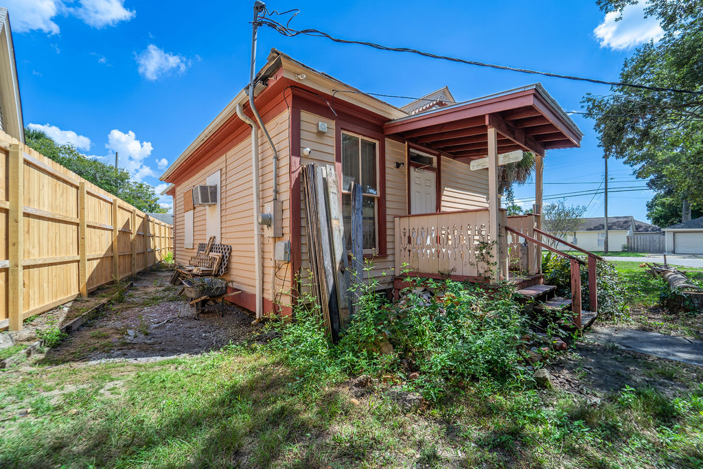 Pensacola, Florida, 32502, United States, 3 Bedrooms Bedrooms, ,2 BathroomsBathrooms,Residential,For Sale,1979545