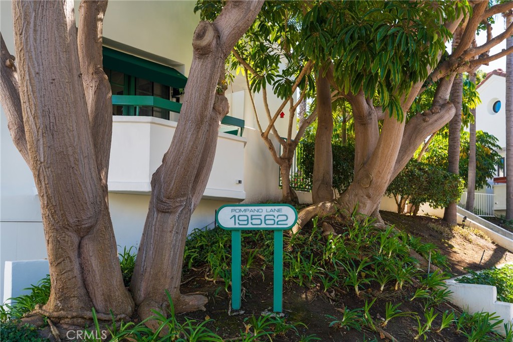 Huntington Beach, California, 92648, United States, 4 Bedrooms Bedrooms, ,3 BathroomsBathrooms,Residential,For Sale,1989716