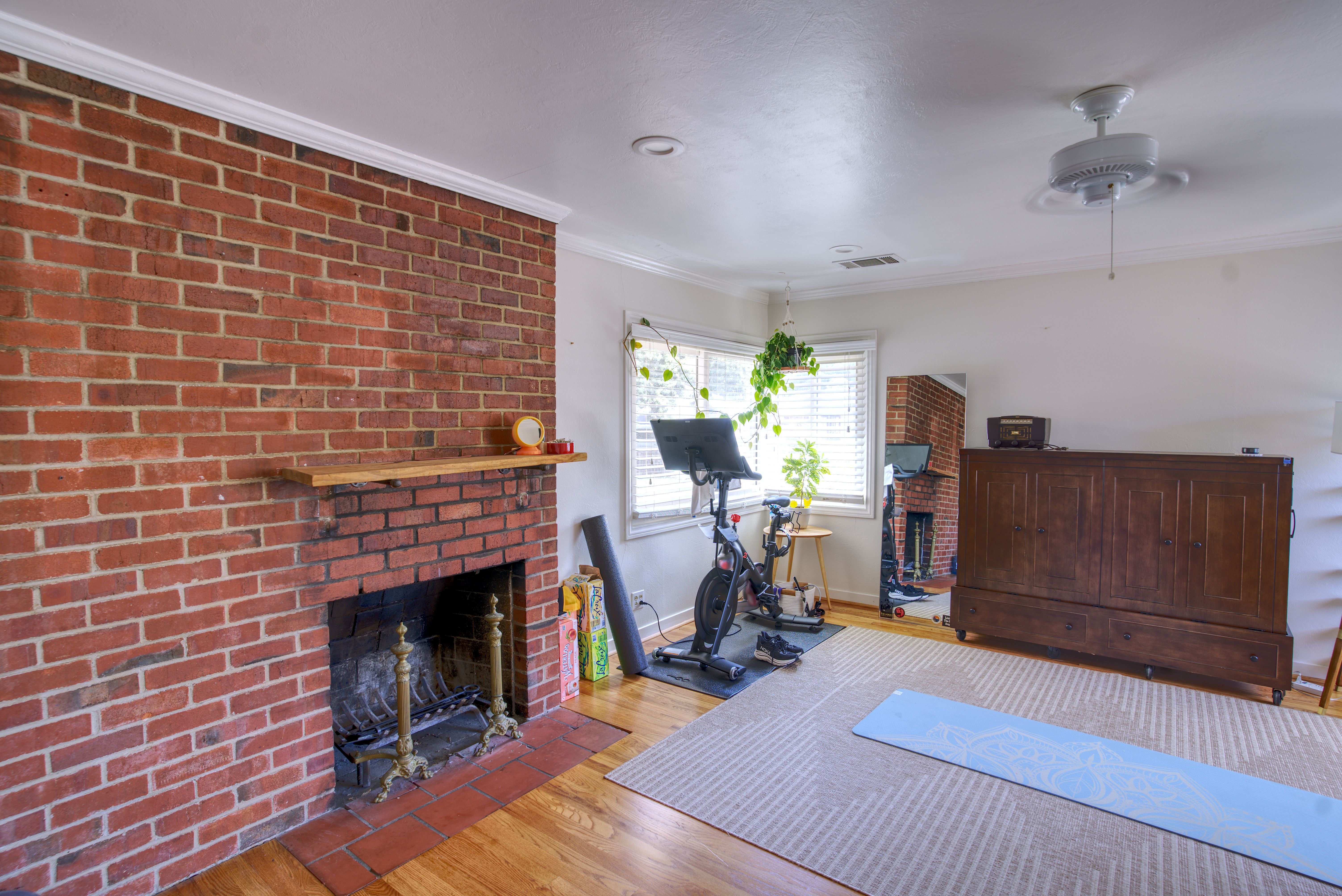 Classic Charm Meets Flexible Living in This Inviting Single-Story Ranch - 物件實景