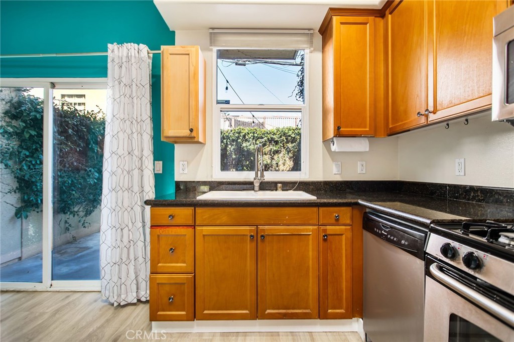 Long Beach, California, 90813, United States, 2 Bedrooms Bedrooms, ,2 BathroomsBathrooms,Residential,For Sale,1905723