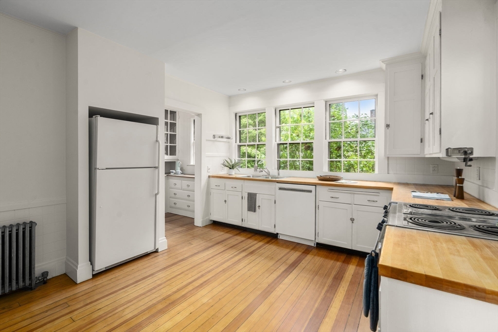 Belmont, Massachusetts, 02478, United States, 5 Bedrooms Bedrooms, ,3 BathroomsBathrooms,Residential,For Sale,1938844