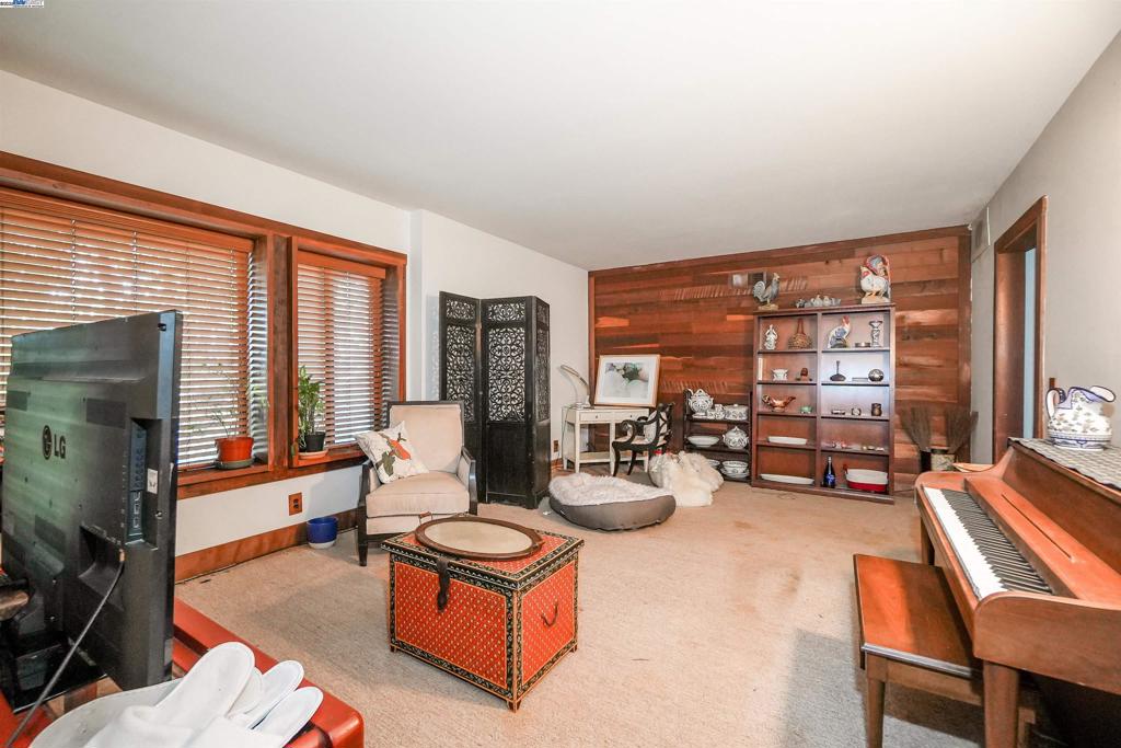 San Rafael, California, 94903-3840, United States, 3 Bedrooms Bedrooms, ,3 BathroomsBathrooms,Residential,For Sale,1987101