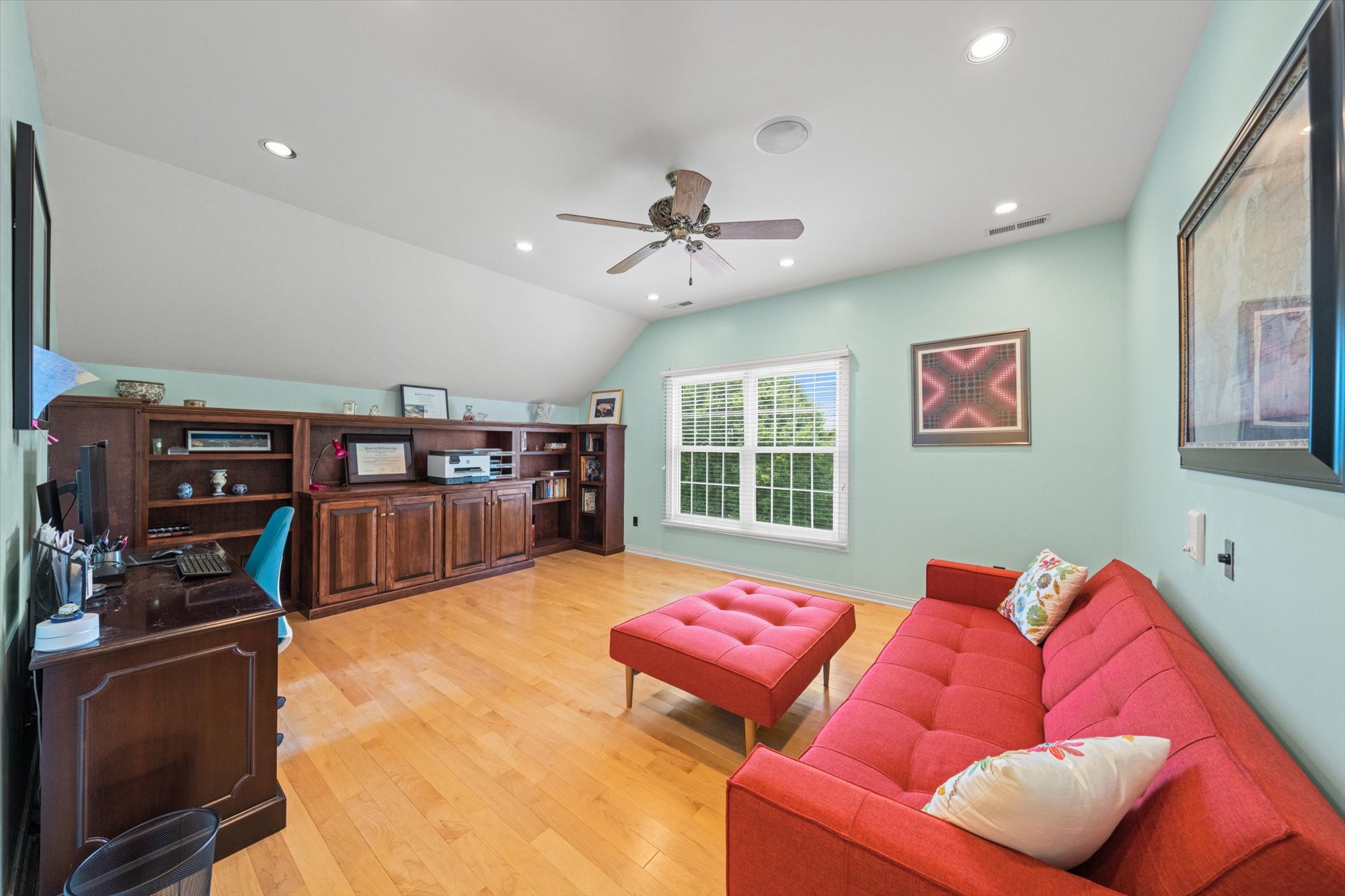 Sevierville, Tennessee, 37876-5201, United States, 3 Bedrooms Bedrooms, ,4 BathroomsBathrooms,Residential,For Sale,1810595