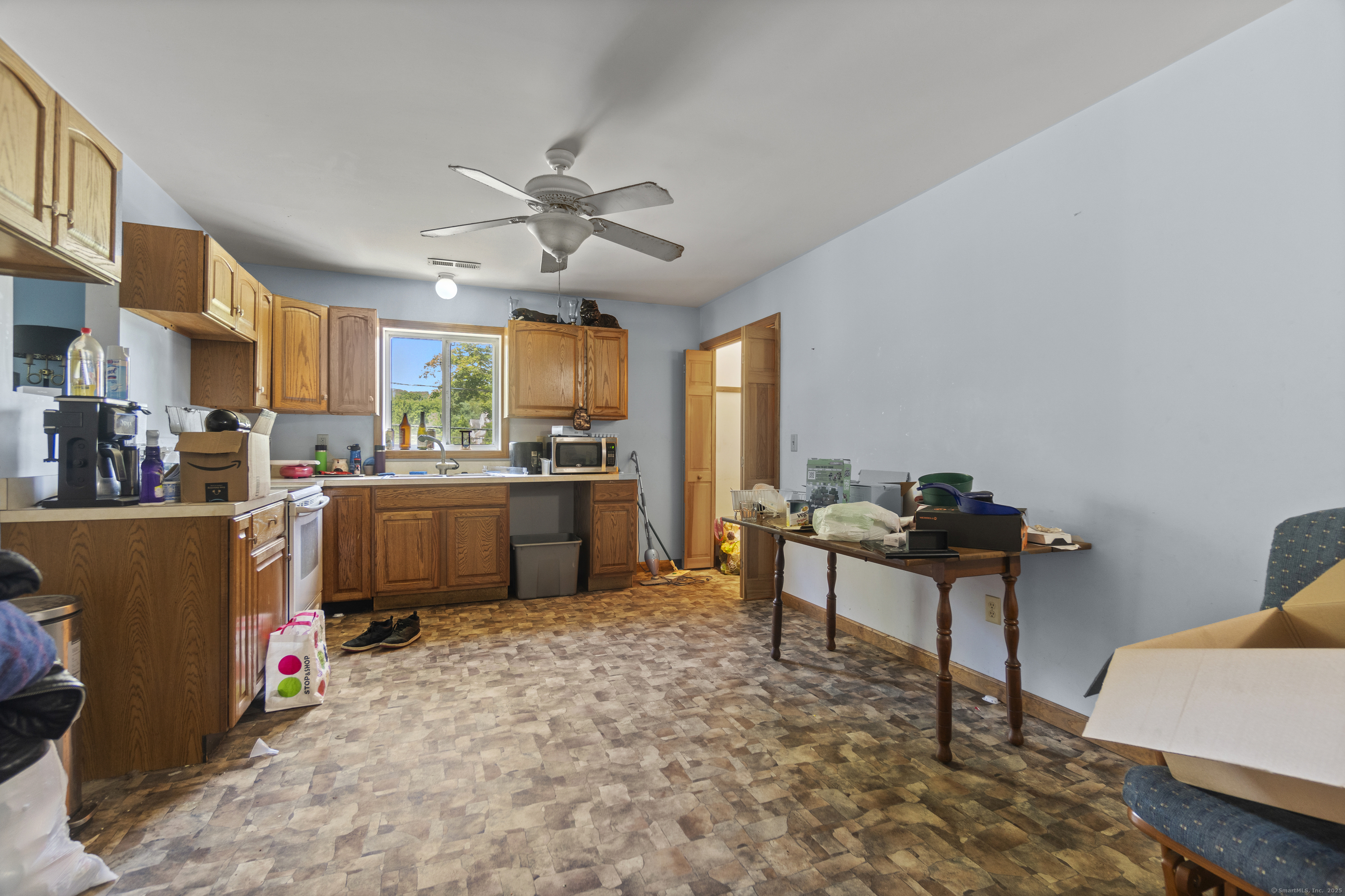 Woodbury, Connecticut, 06798, United States, 6 Bedrooms Bedrooms, ,3 BathroomsBathrooms,Residential,For Sale,1940915