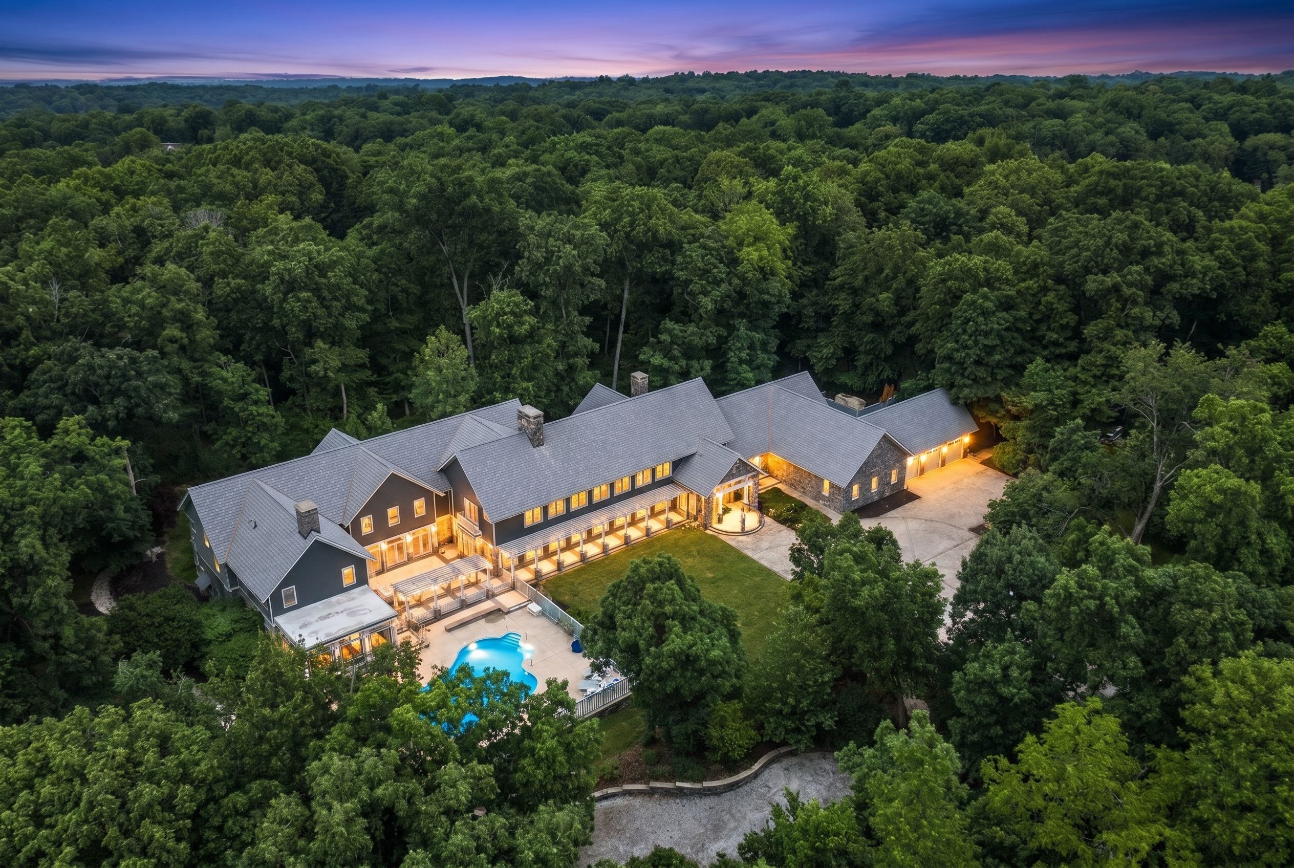  Stunning Prairie-Inspired Estate on 16 Acres of Scenic Woodlands - 物件實景