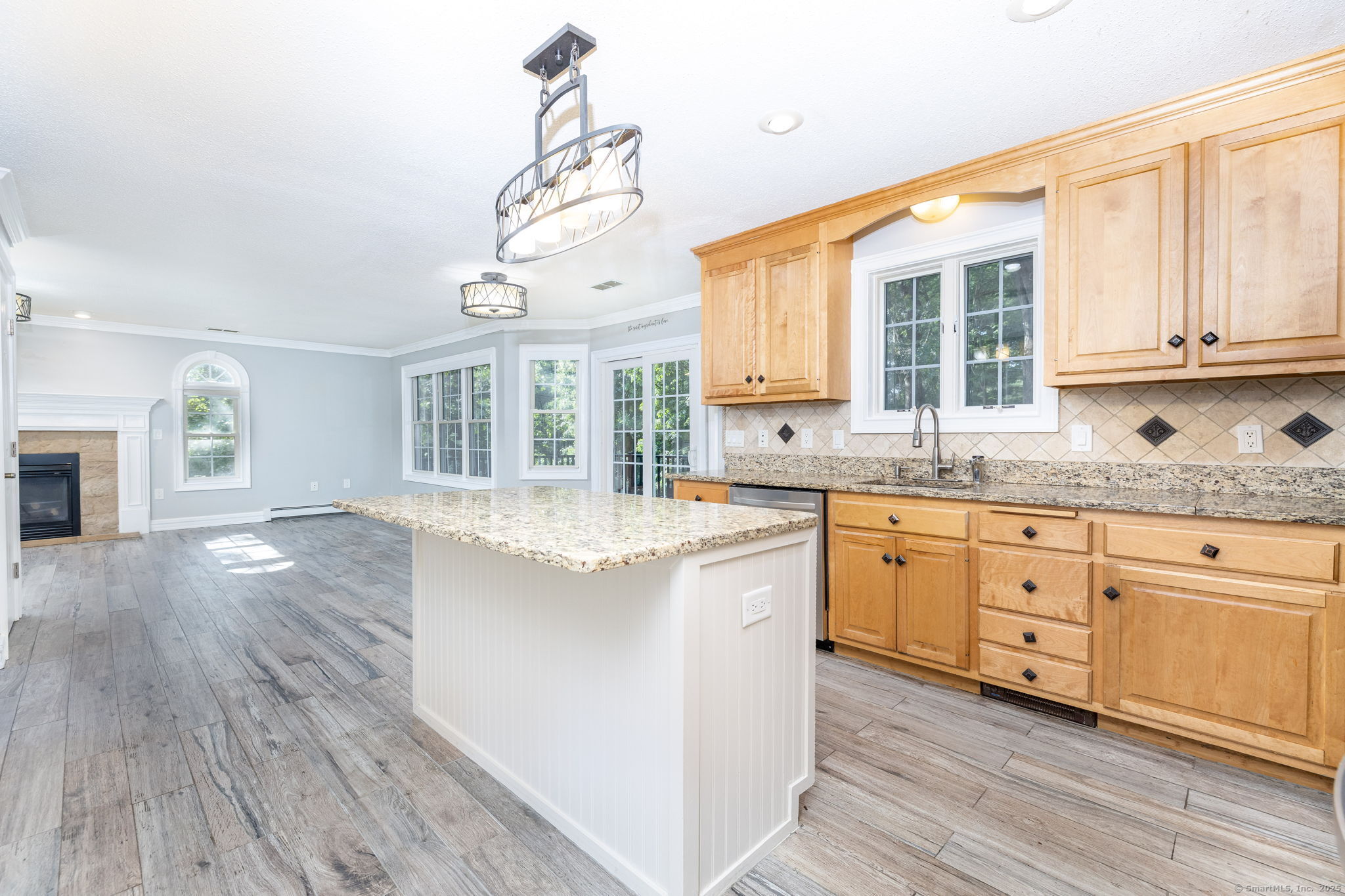 Manchester, Connecticut, 06040, United States, 3 Bedrooms Bedrooms, ,3 BathroomsBathrooms,Residential,For Sale,1917264
