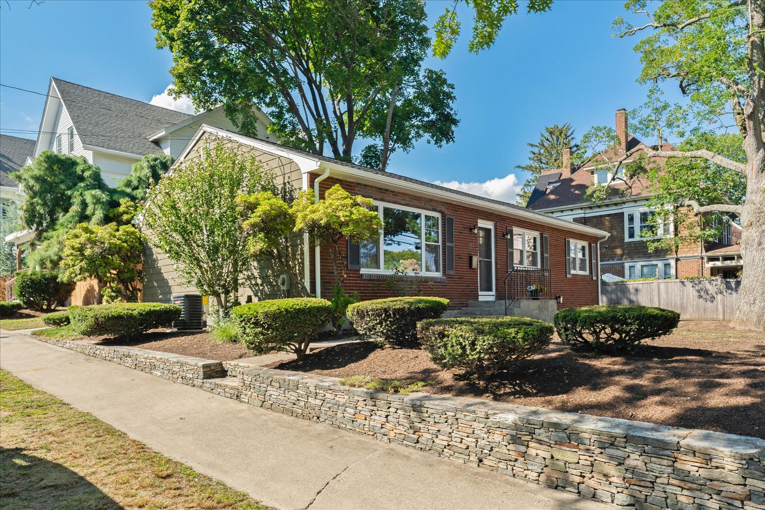 Providence, Rhode Island, 02906, United States, 2 Bedrooms Bedrooms, ,2 BathroomsBathrooms,Residential,For Sale,1943383