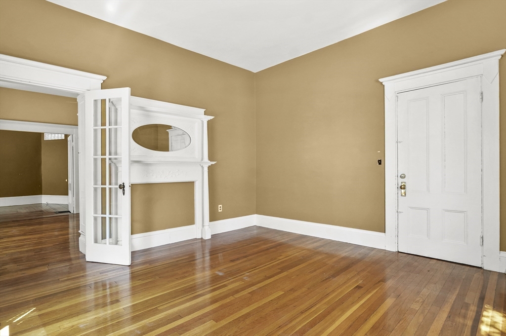 Waltham, Massachusetts, 02453, United States, 10 Bedrooms Bedrooms, ,5 BathroomsBathrooms,Residential,For Sale,1986333