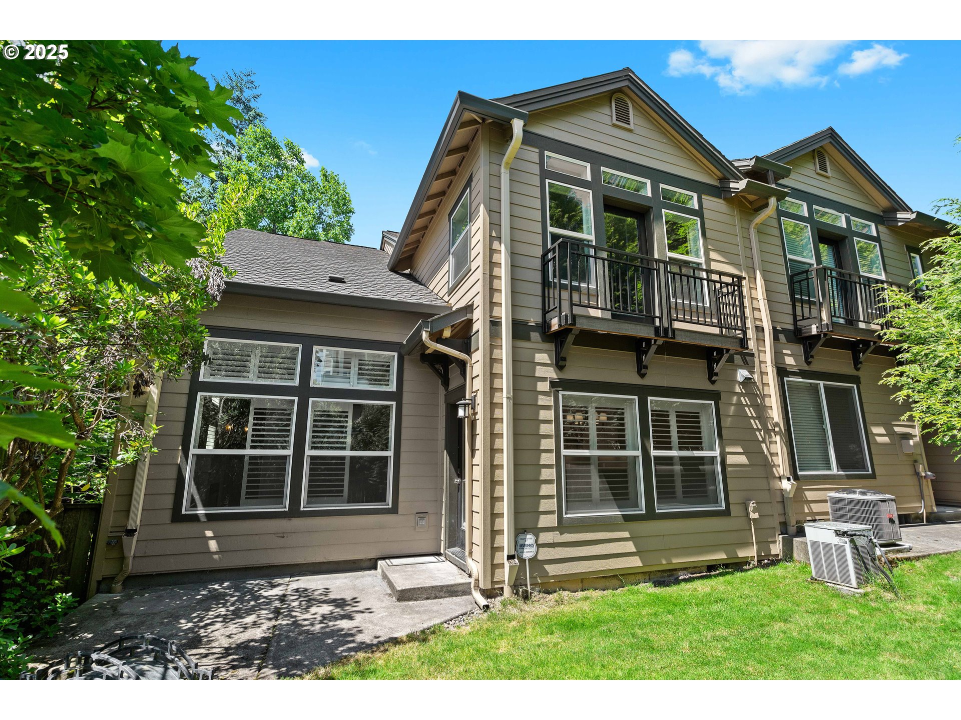Lake Oswego, Oregon, 97035, United States, 2 Bedrooms Bedrooms, ,2 BathroomsBathrooms,Residential,For Sale,1889875