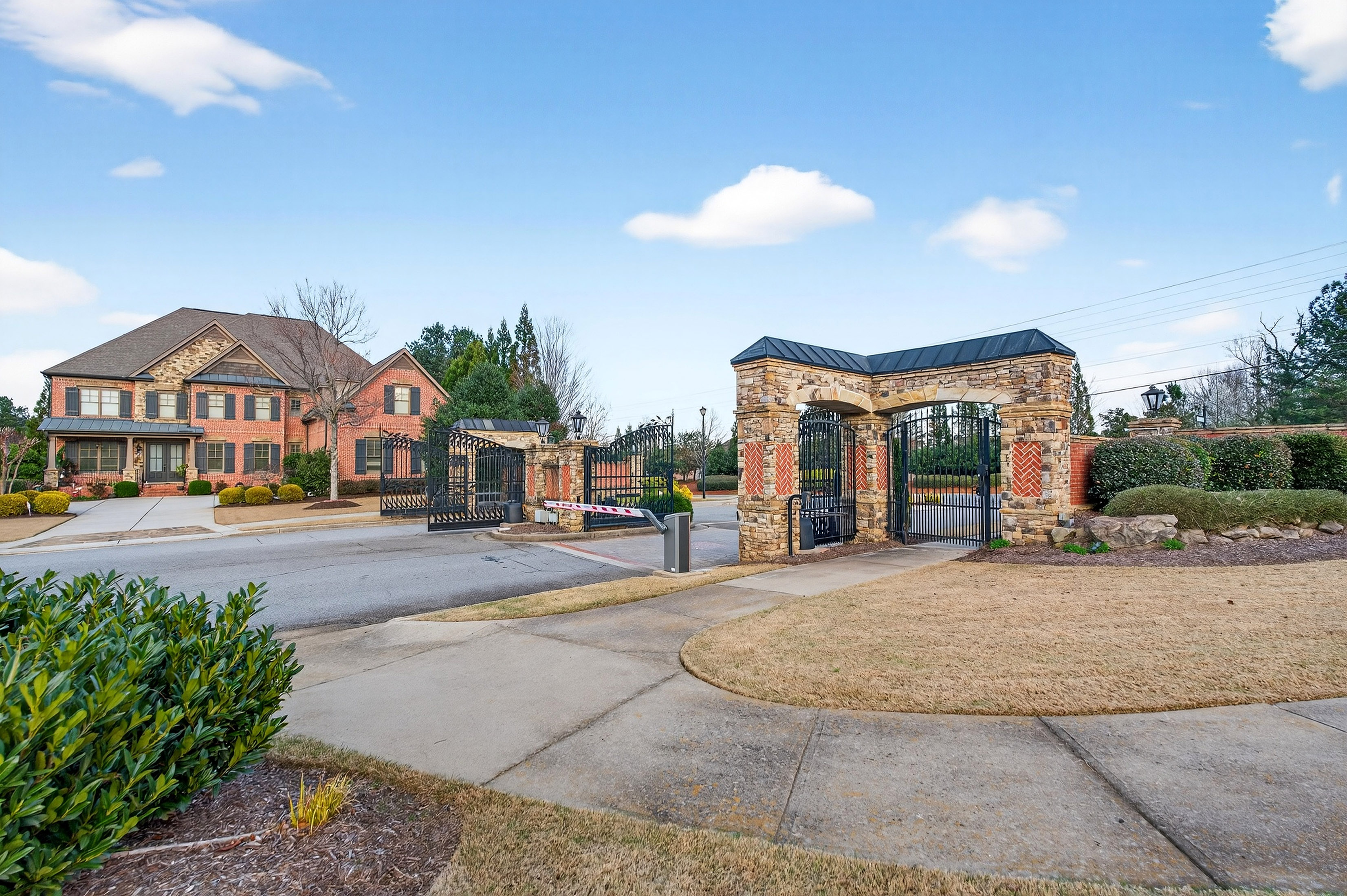  Elegant Home Offering Luxury, Functionality, and Privacy - 物件實景