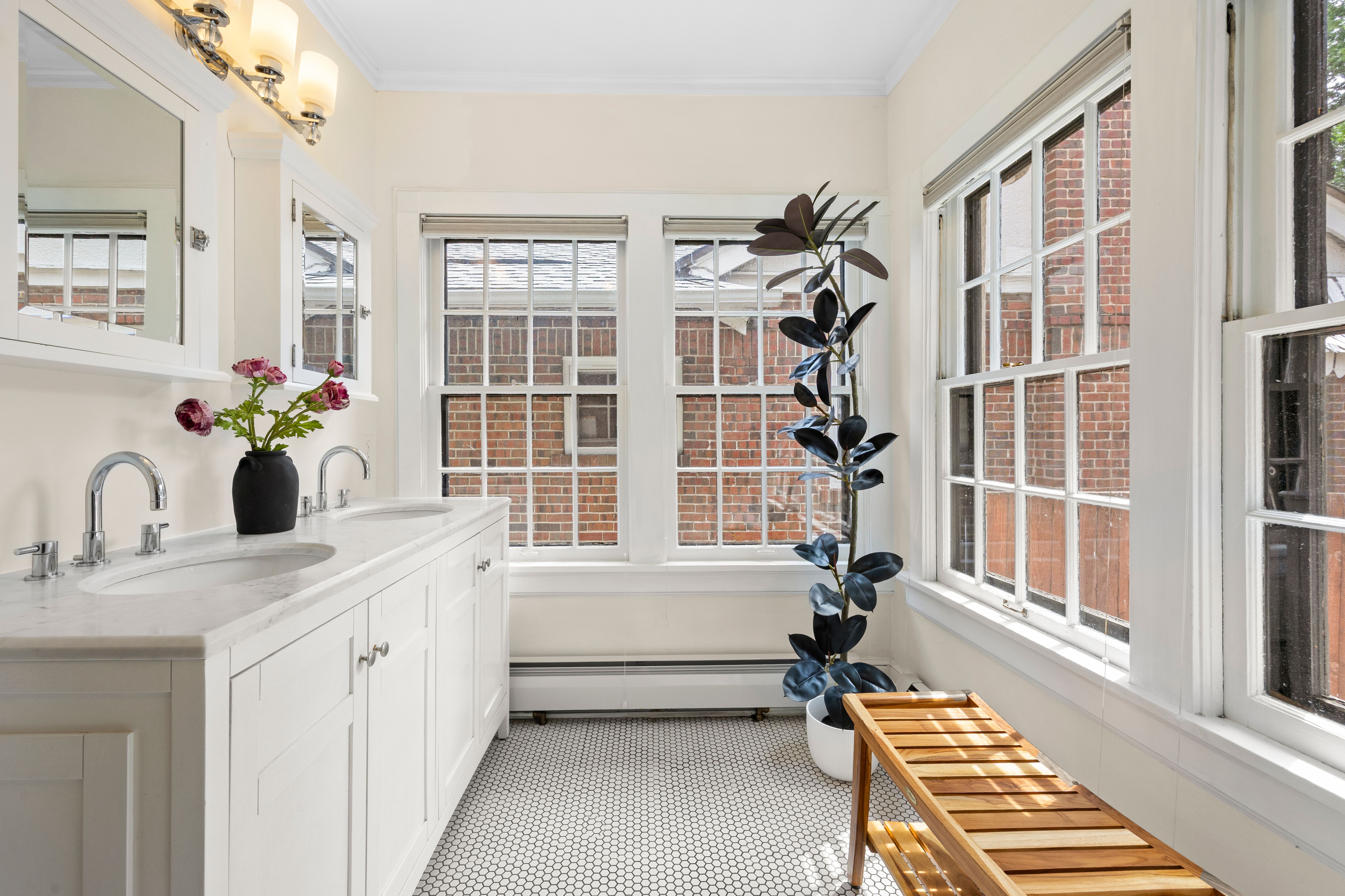  Mediterranean Masterpiece Spanning Prestigious 7th Avenue Parkway - 物件實景