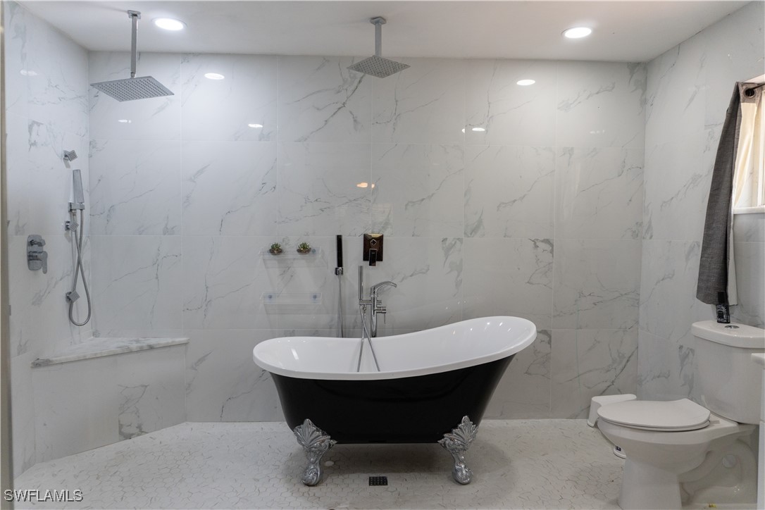 Fort Myers, Florida, 33916, United States, 4 Bedrooms Bedrooms, ,5 BathroomsBathrooms,Residential,For Sale,1975141