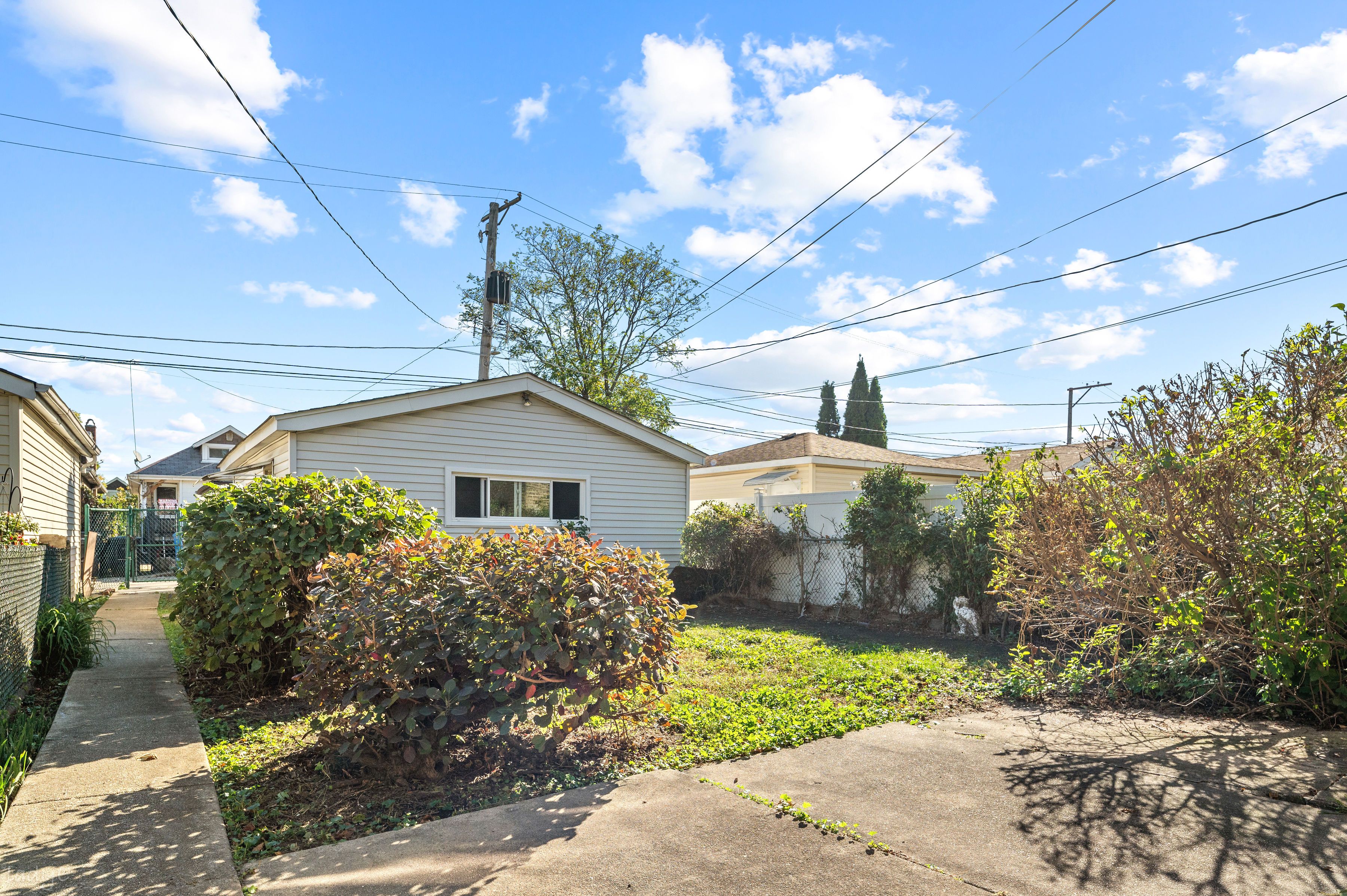  Rehab Opportunity in Desirable Gage Park Neighborhood - 物件實景