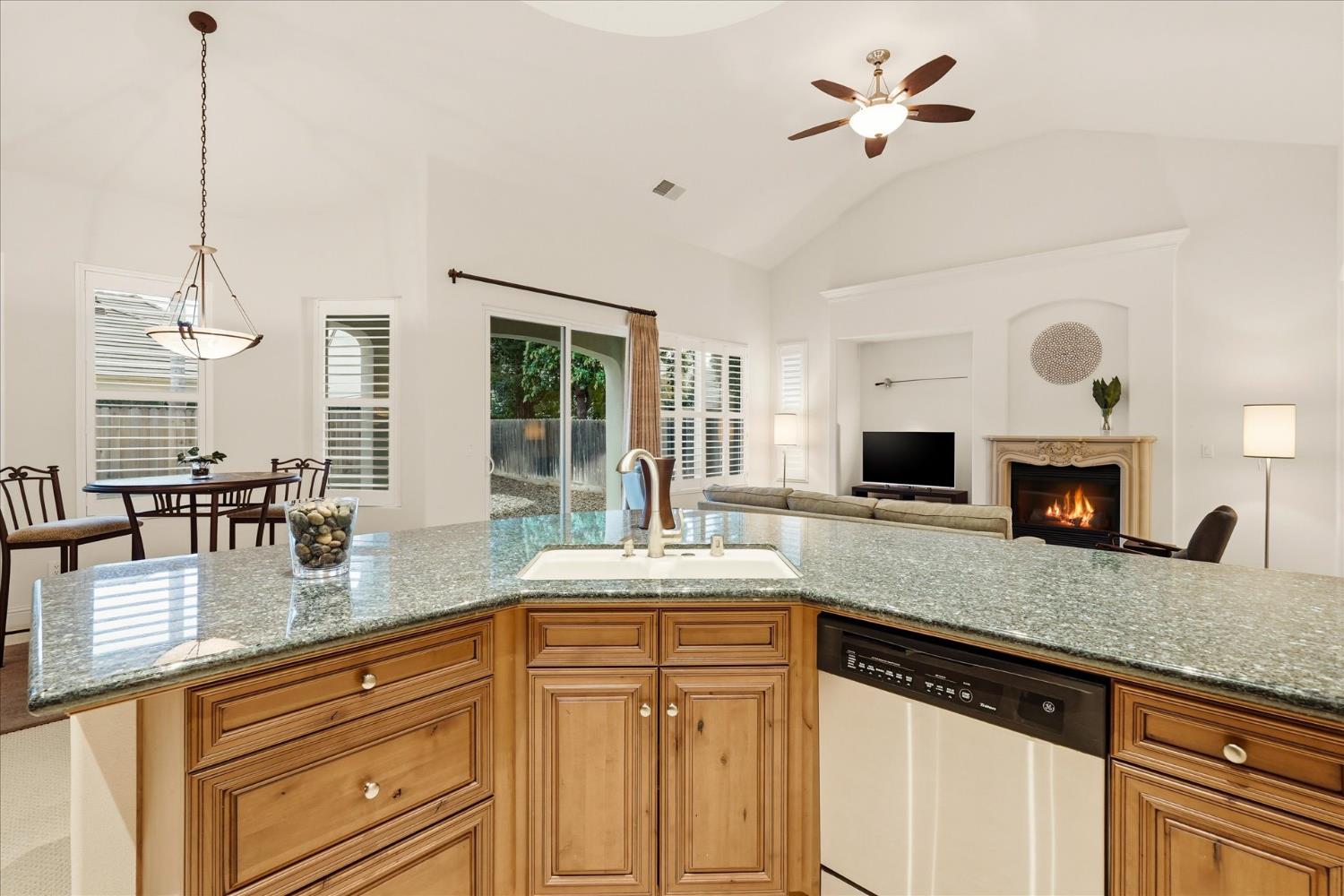 Clovis, California, 93619, United States, 3 Bedrooms Bedrooms, ,2 BathroomsBathrooms,Residential,For Sale,2005966