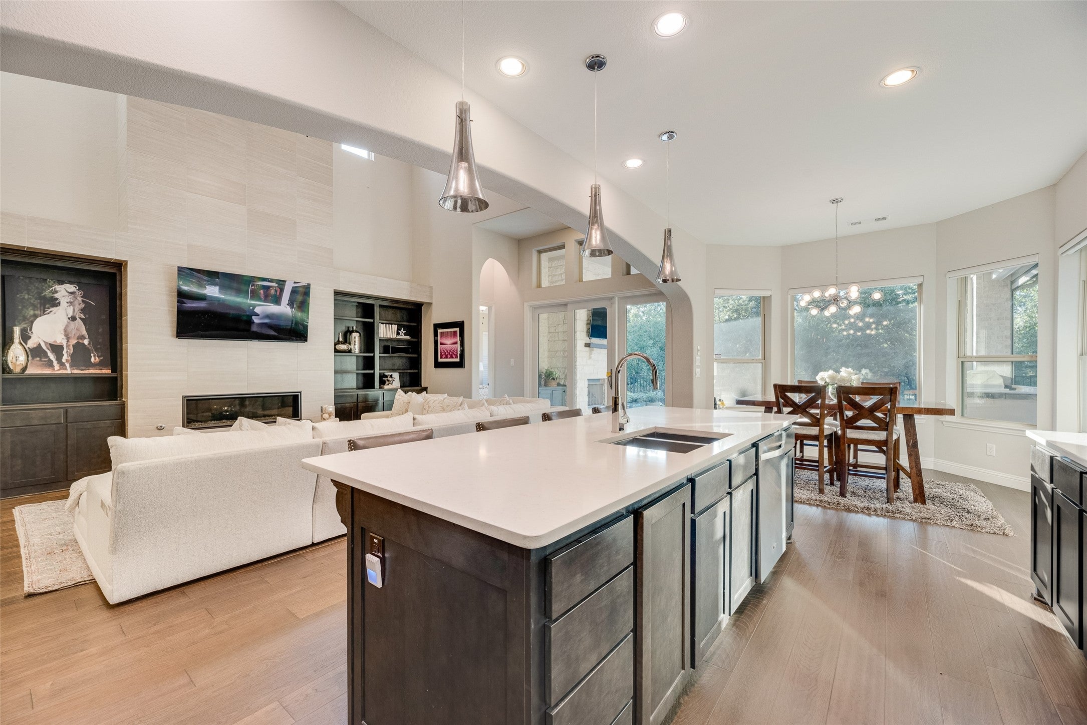 Colleyville, Texas, 76034, United States, 4 Bedrooms Bedrooms, ,5 BathroomsBathrooms,Residential,For Sale,1983129