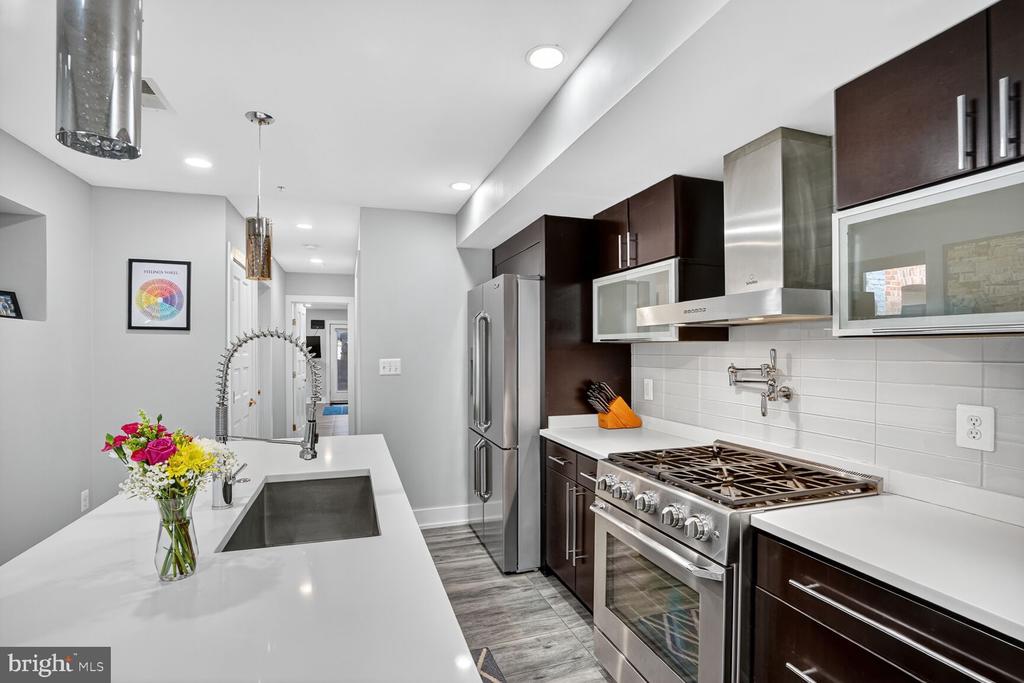 Washington, District of Columbia, 20010, United States, 2 Bedrooms Bedrooms, ,2 BathroomsBathrooms,Residential,For Sale,1975364