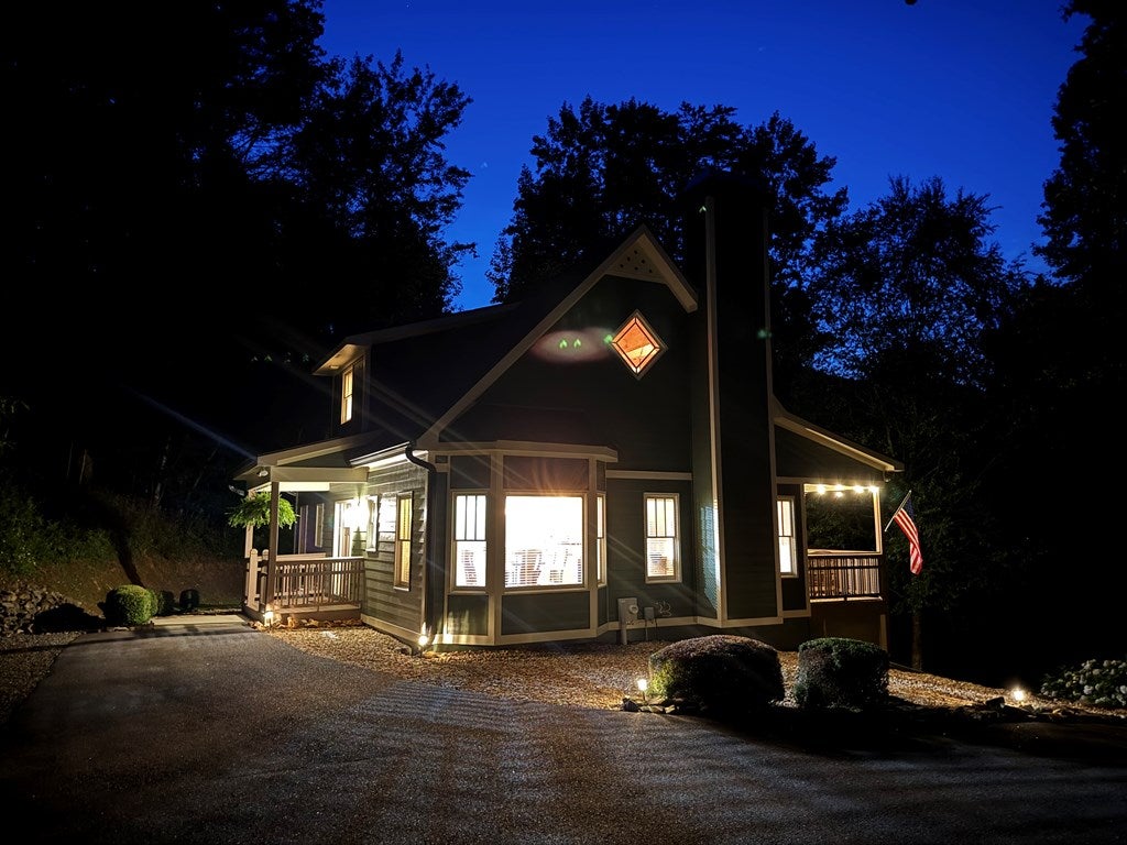 Hiawassee, Georgia, 30546, United States, 3 Bedrooms Bedrooms, ,4 BathroomsBathrooms,Residential,For Sale,1877027