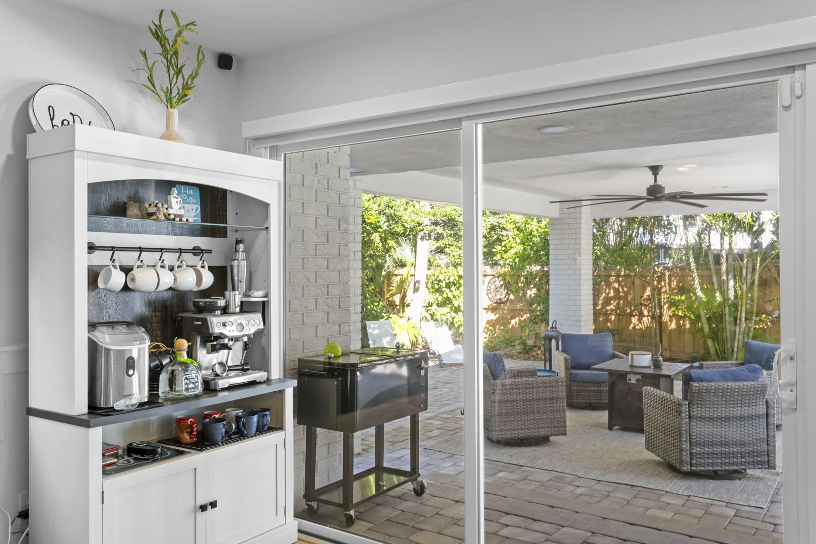 Tampa, Florida, 33629, United States, 4 Bedrooms Bedrooms, ,5 BathroomsBathrooms,Residential,For Sale,2010401