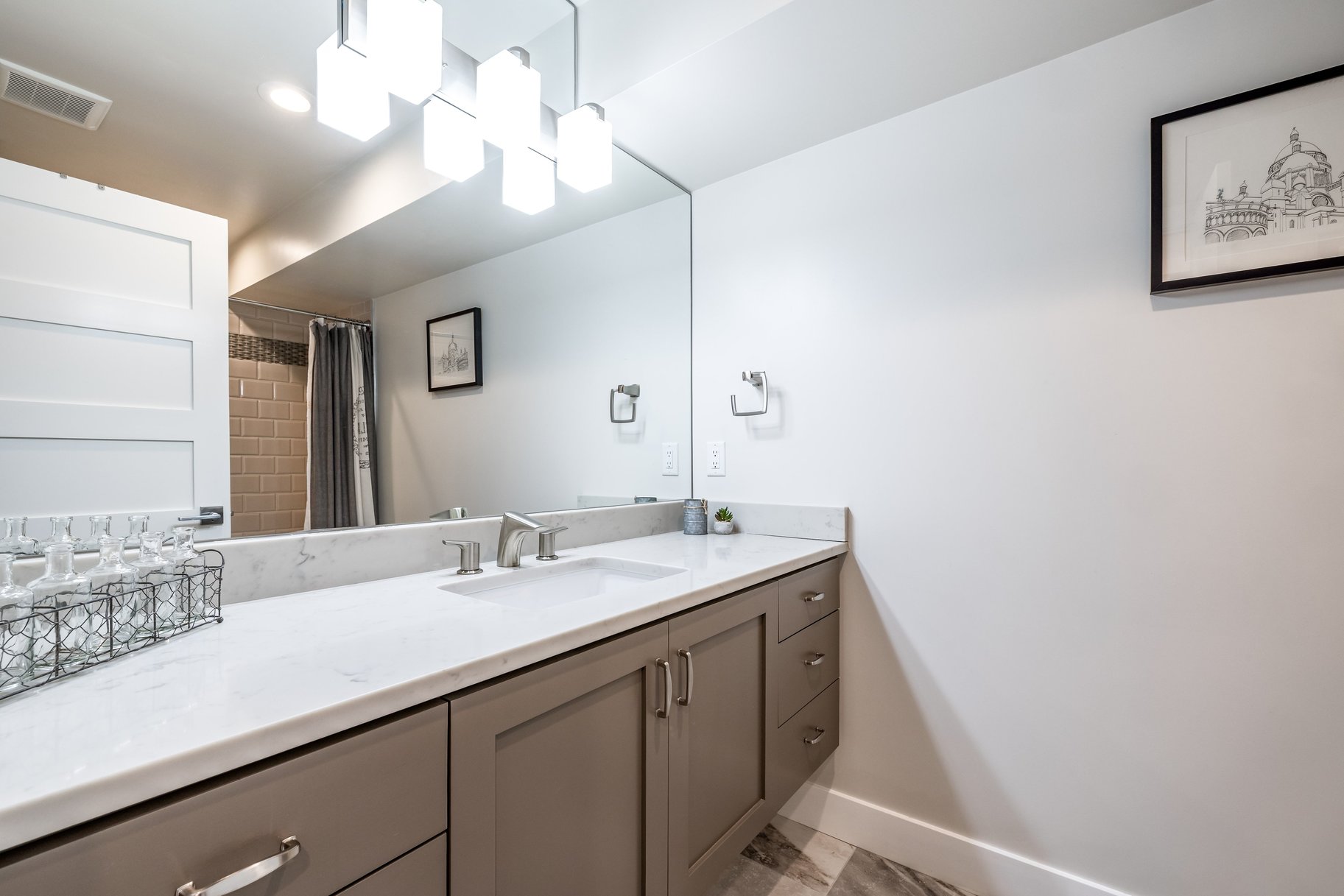  Light Filled Open Floor Plan with Great Outdoor Space - 物件實景