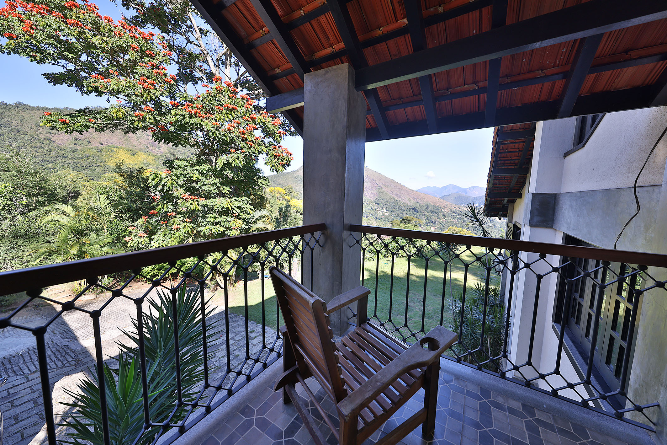  Mountain retreat with comprehensive leisure amenities and guest accommodations - 物件實景