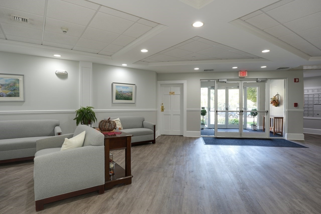 Dedham, Massachusetts, 02026, United States, 2 Bedrooms Bedrooms, ,2 BathroomsBathrooms,Residential,For Sale,1950986
