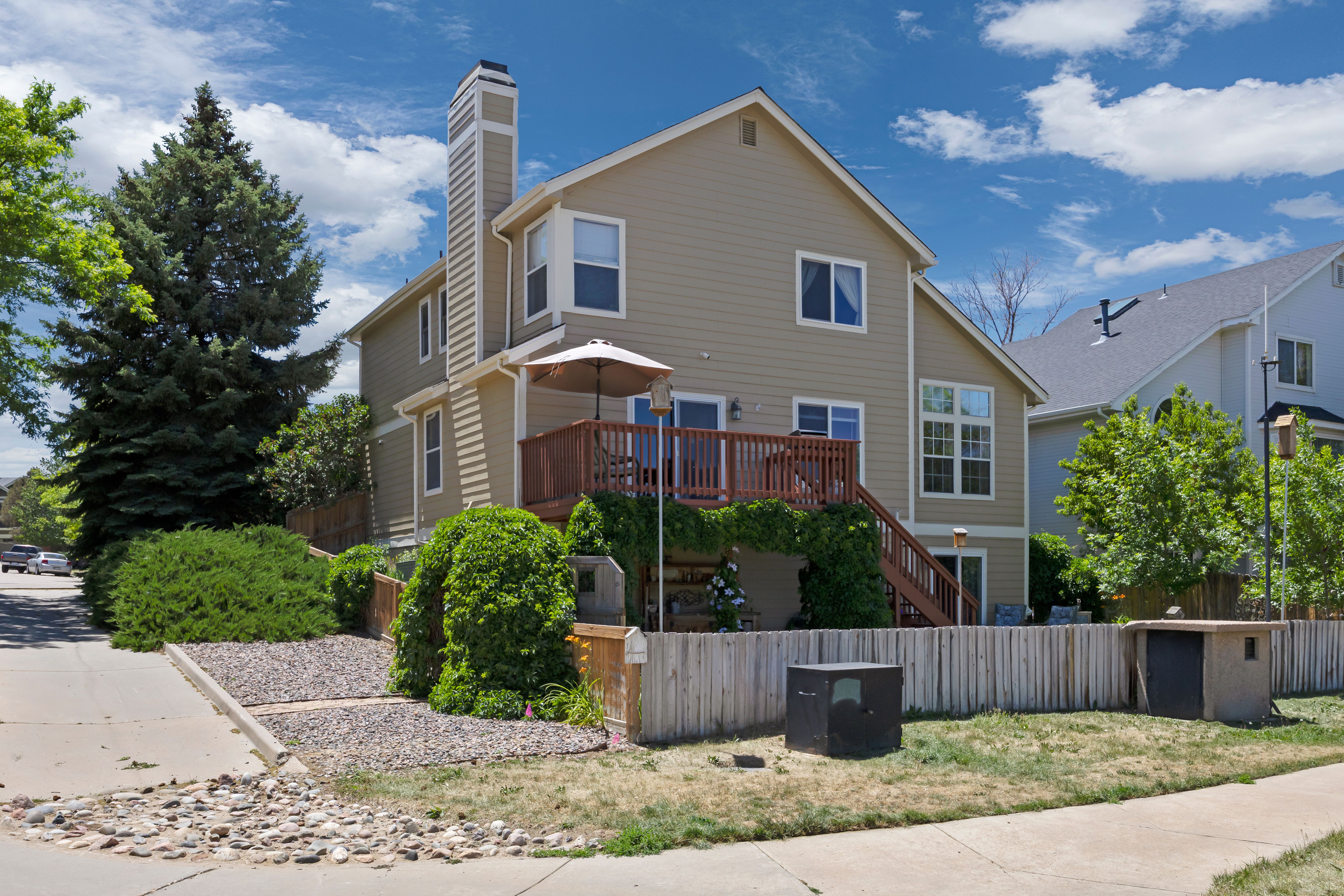  Wonderful 2 Story with finished walk-out basement. - 物件實景