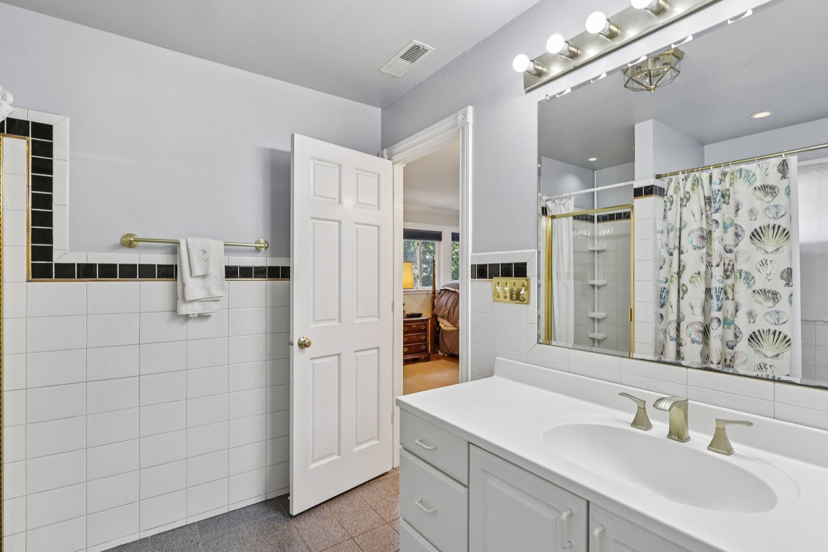 Evanston, Illinois, 60201, United States, 4 Bedrooms Bedrooms, ,4 BathroomsBathrooms,Residential,For Sale,1941847