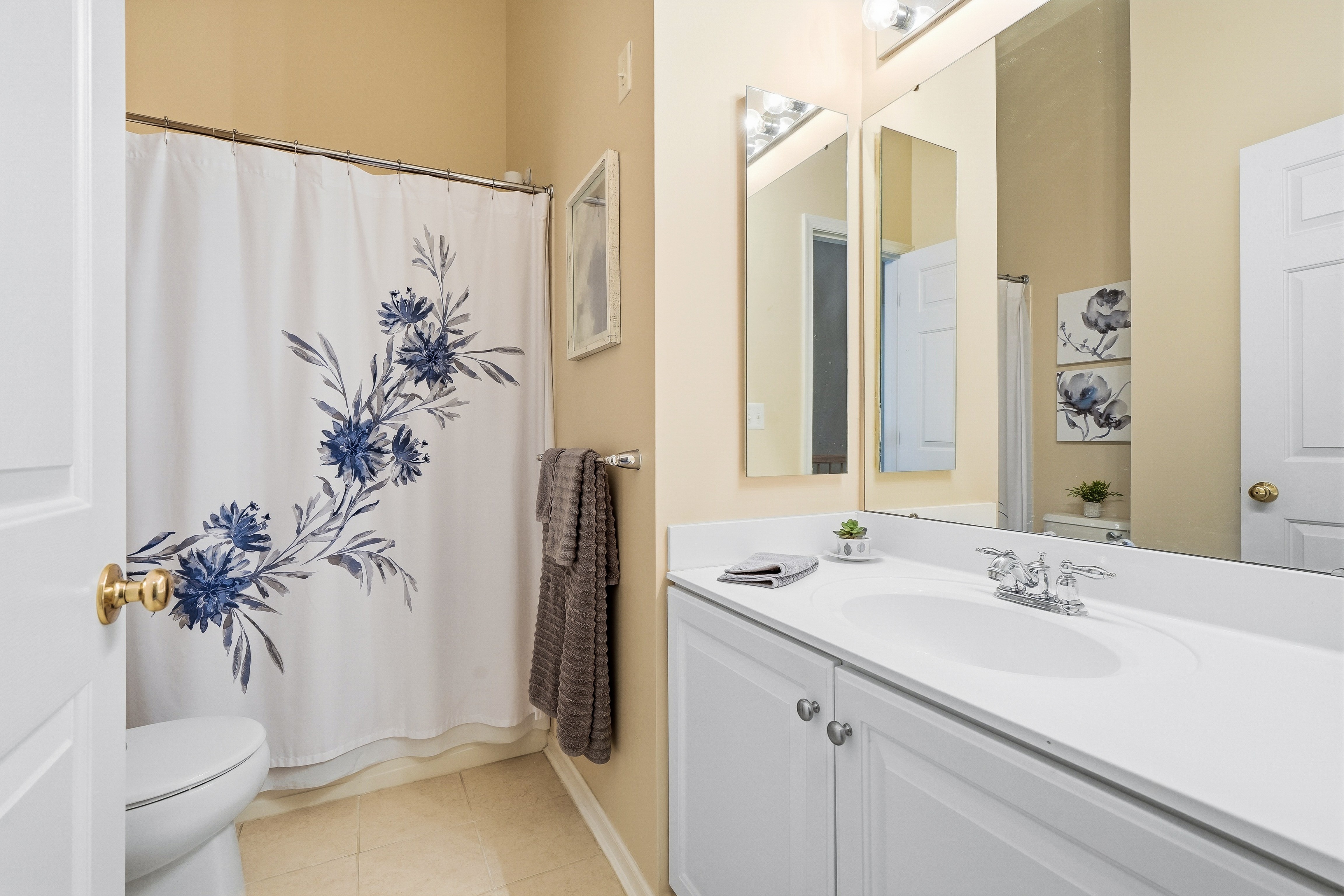  Immaculate & Beautifully Maintained Townhouse in Cedar Glen - 物件實景
