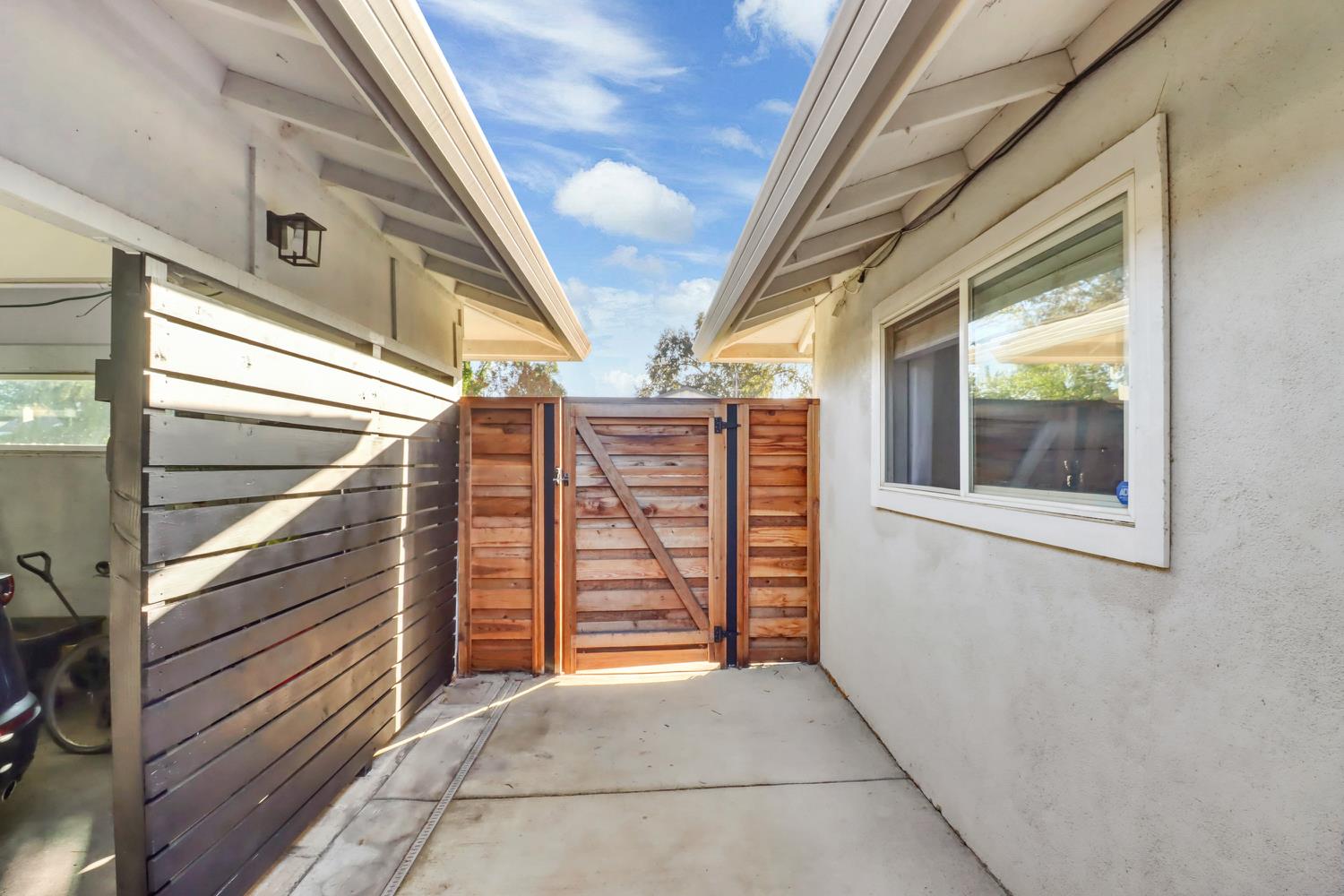 Sacramento, California, 95826, United States, 3 Bedrooms Bedrooms, ,2 BathroomsBathrooms,Residential,For Sale,1991468