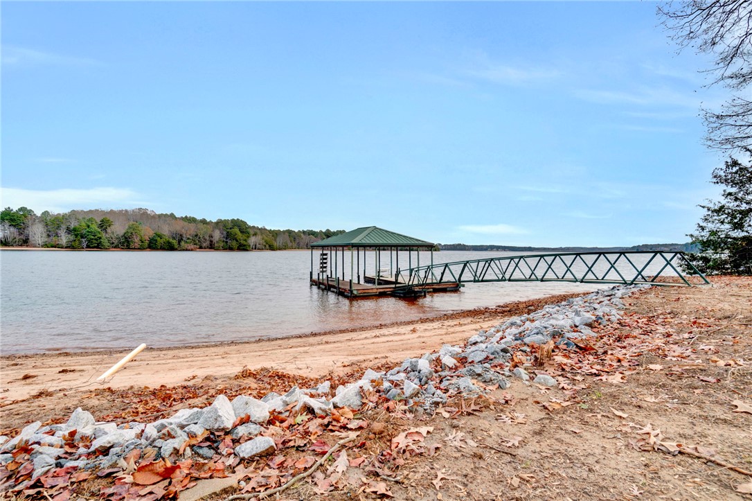 Seneca, South Carolina, 29672, United States, 6 Bedrooms Bedrooms, ,5 BathroomsBathrooms,Residential,For Sale,2002208