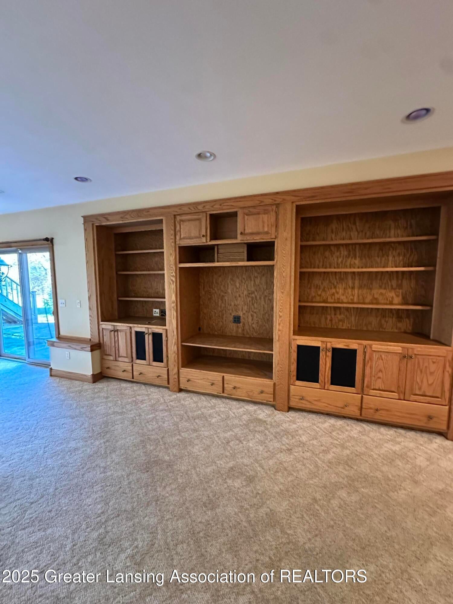 Lansing, Michigan, 48917, United States, 3 Bedrooms Bedrooms, ,4 BathroomsBathrooms,Residential,For Sale,1995579