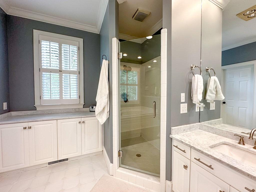 DALTON, Georgia, 30720, United States, 5 Bedrooms Bedrooms, ,5 BathroomsBathrooms,Residential,For Sale,1939642