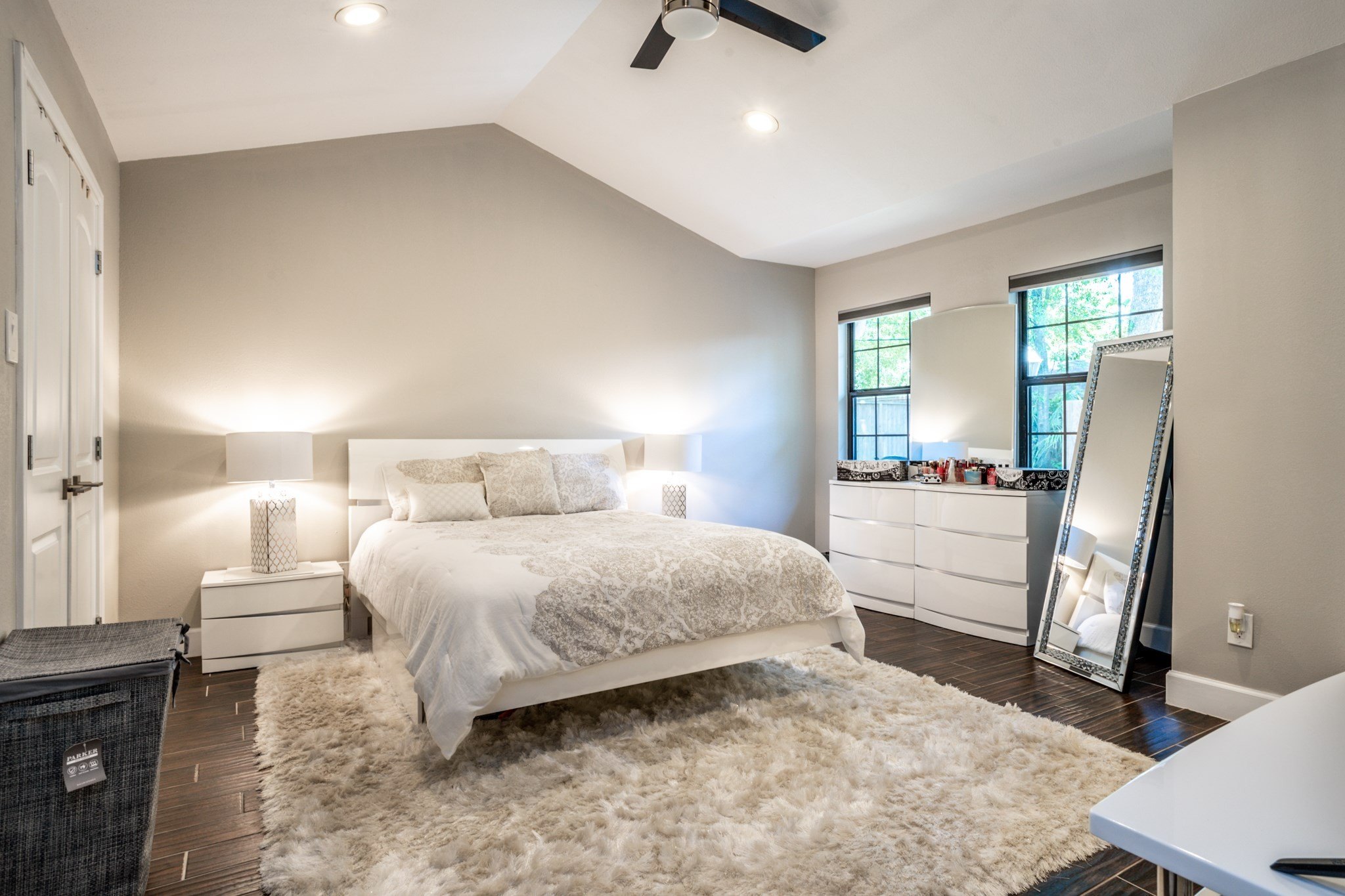 Houston, Texas, 77024, United States, 3 Bedrooms Bedrooms, ,2 BathroomsBathrooms,Residential,For Sale,2048860