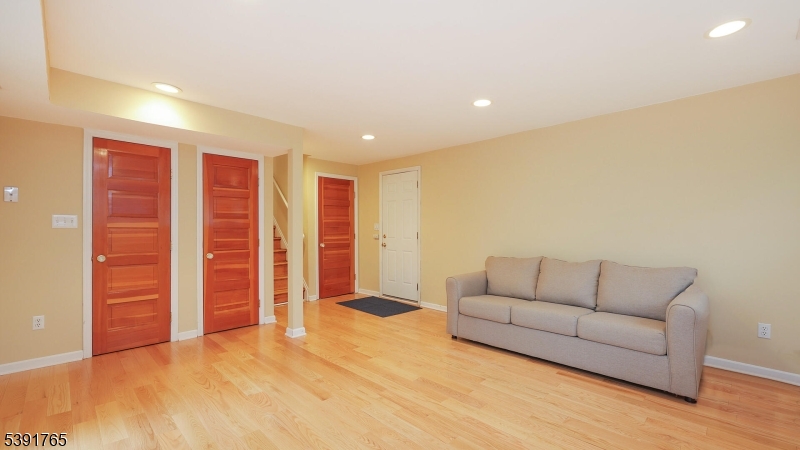 Fanwood Boro, New Jersey, 07023, United States, 3 Bedrooms Bedrooms, ,3 BathroomsBathrooms,Residential,For Sale,1987912