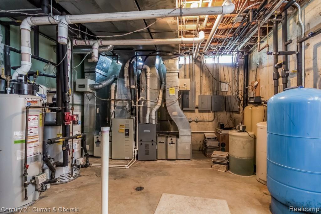 Farmington Hills, Michigan, 48331, United States, 6 Bedrooms Bedrooms, ,7 BathroomsBathrooms,Residential,For Sale,1981472