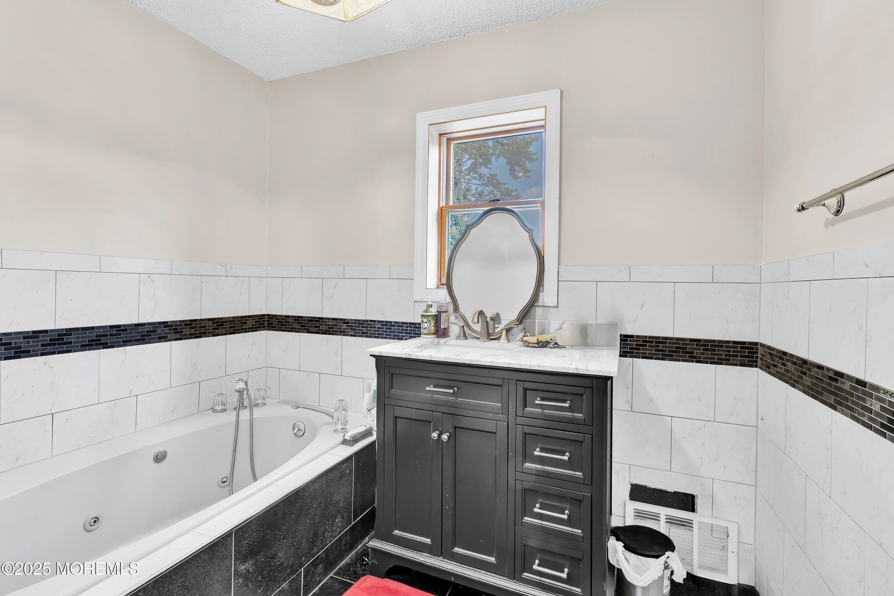 Jackson, New Jersey, 08527, United States, 4 Bedrooms Bedrooms, ,3 BathroomsBathrooms,Residential,For Sale,1973724