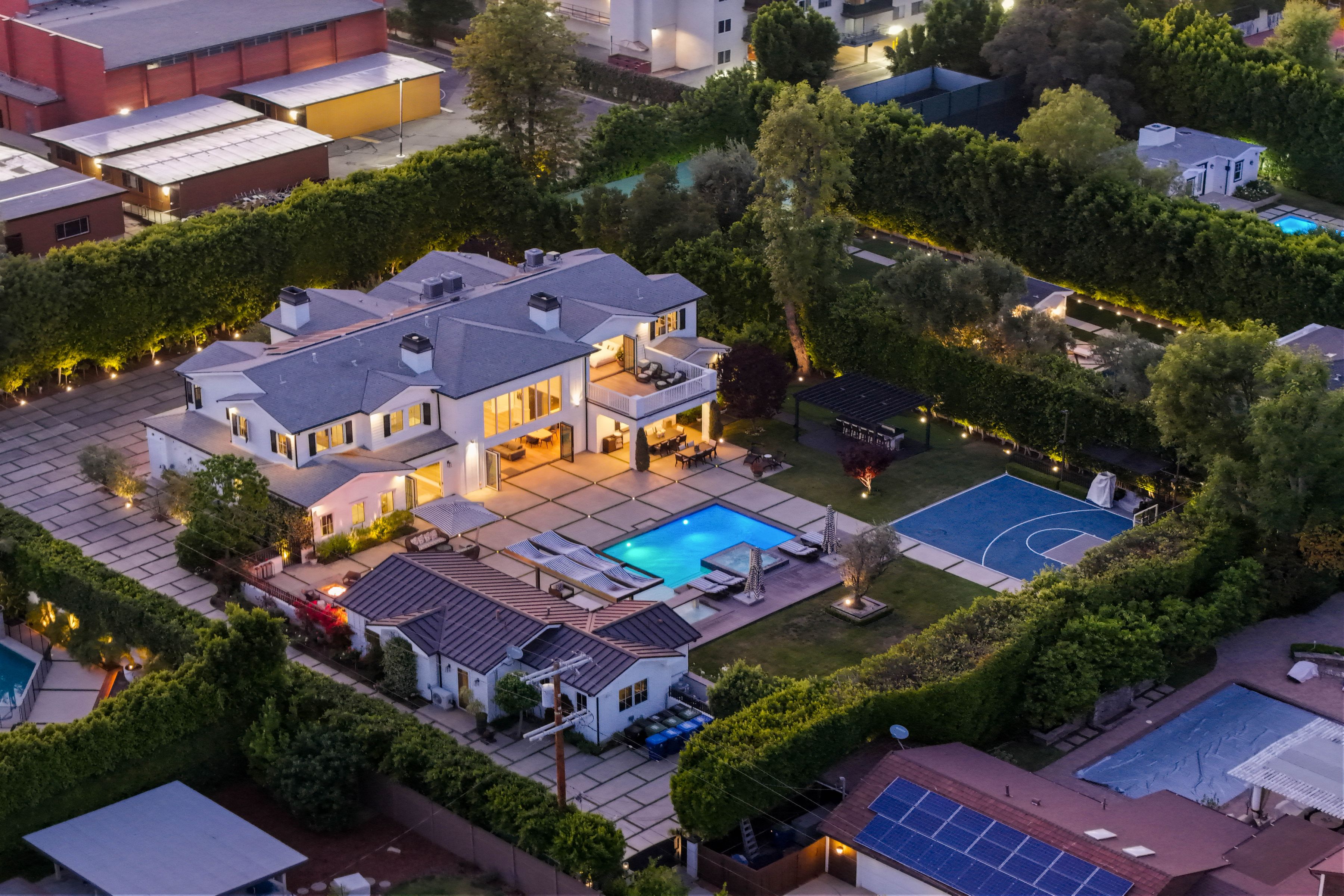  5342 Shoshone Avenue - 物件實景