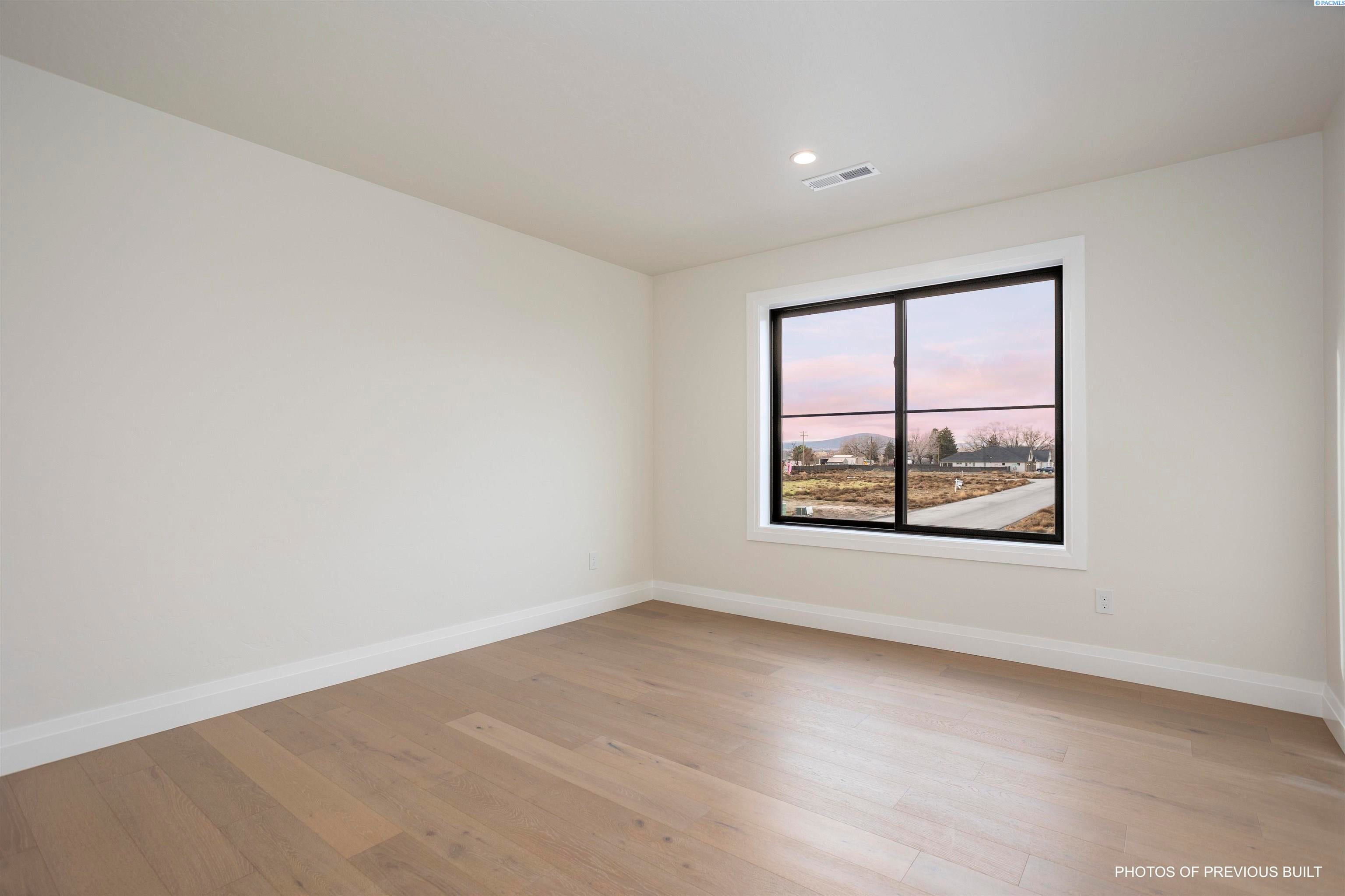 Pasco, Washington, 99301, United States, 4 Bedrooms Bedrooms, ,3 BathroomsBathrooms,Residential,For Sale,1900803