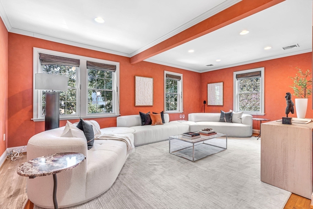 Brookline, Massachusetts, 02446, United States, 6 Bedrooms Bedrooms, ,4 BathroomsBathrooms,Residential,For Sale,1921291