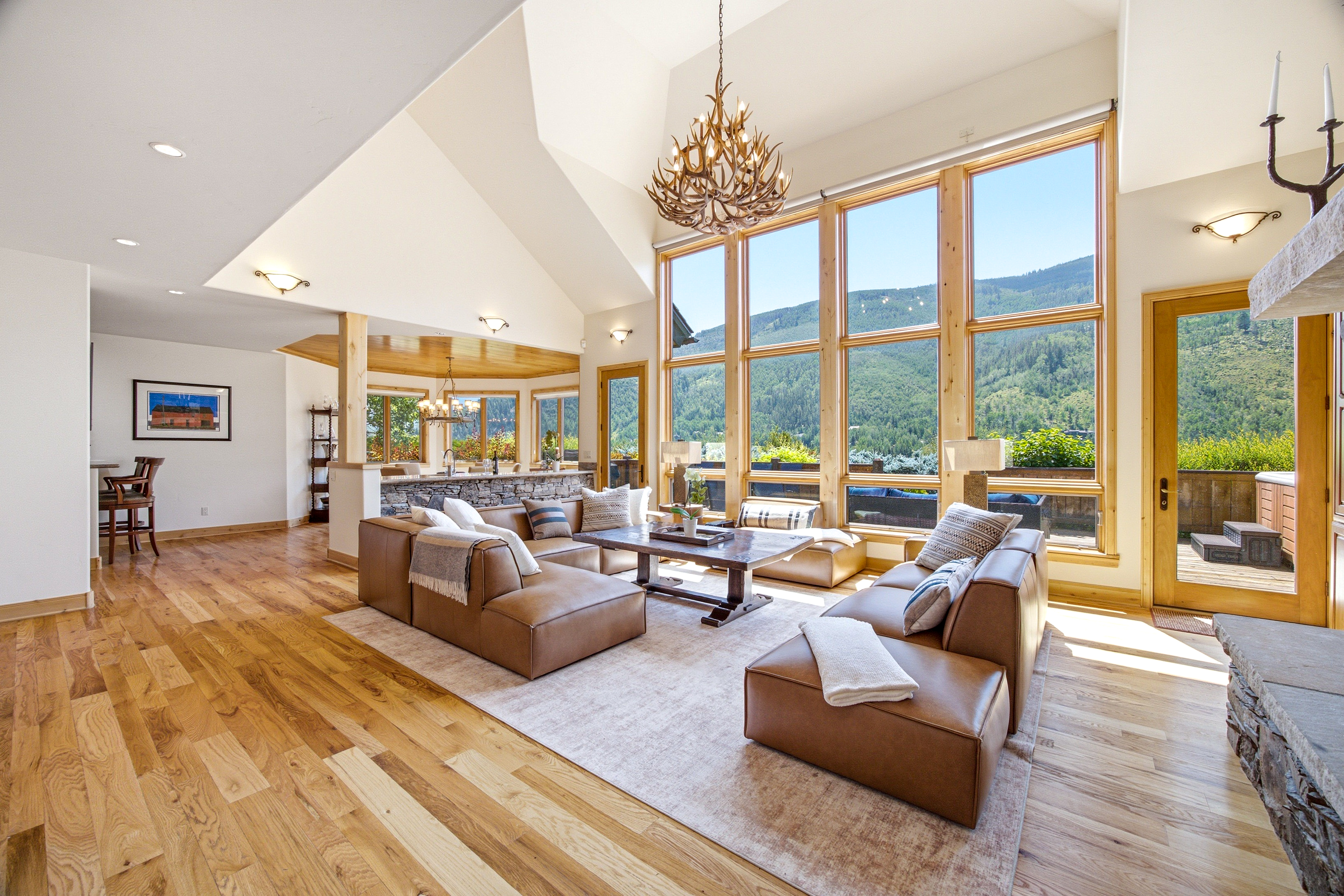  Custom-built, Single-family Home in the Exclusive Grand Traverse Neighborhood - 物件實景