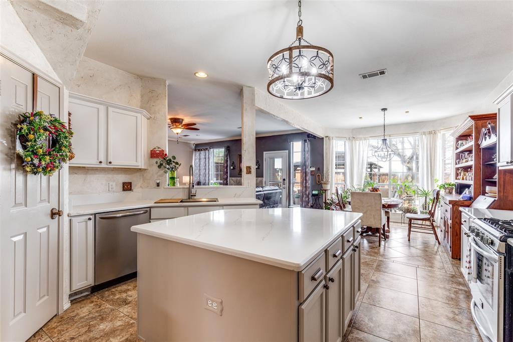 Carrollton, Texas, 75010, United States, 4 Bedrooms Bedrooms, ,4 BathroomsBathrooms,Residential,For Sale,2019559