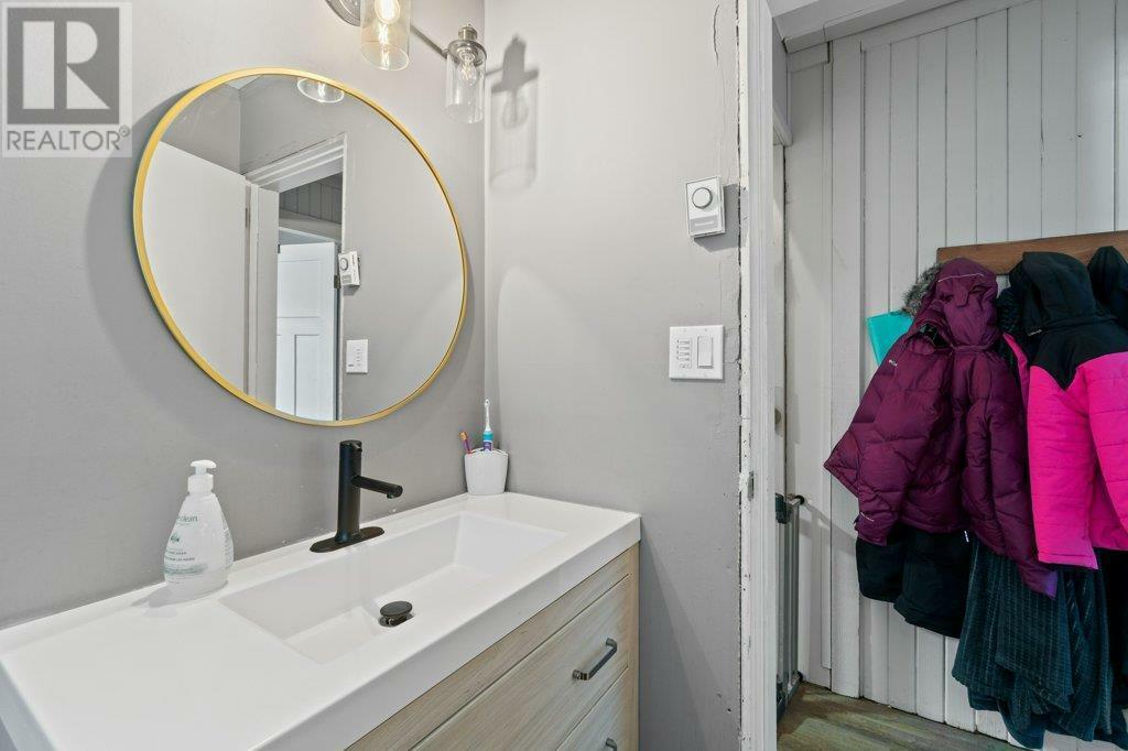 SICAMOUS, British Columbia, V0E 2V0, CA, 4 Bedrooms Bedrooms, ,2 BathroomsBathrooms,Residential,For Sale,1838473
