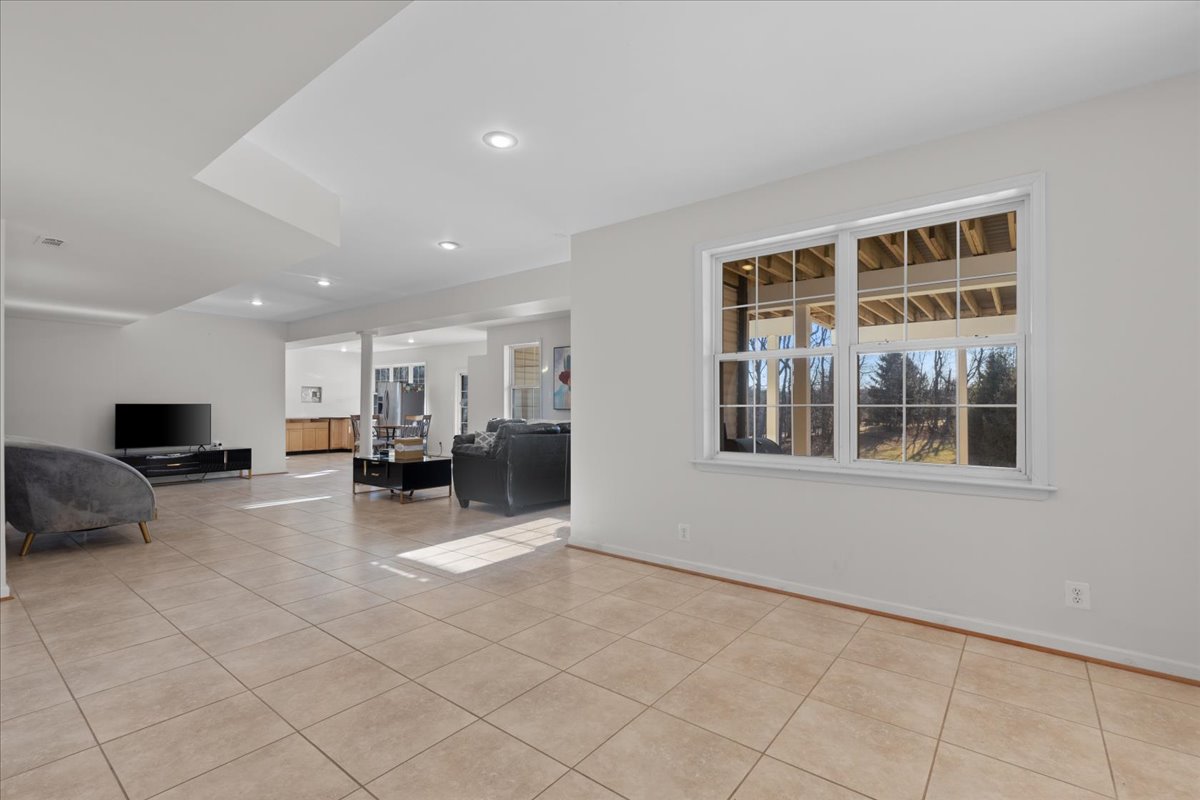 New Windsor, Maryland, 21776, United States, 5 Bedrooms Bedrooms, ,5 BathroomsBathrooms,Residential,For Sale,1943659