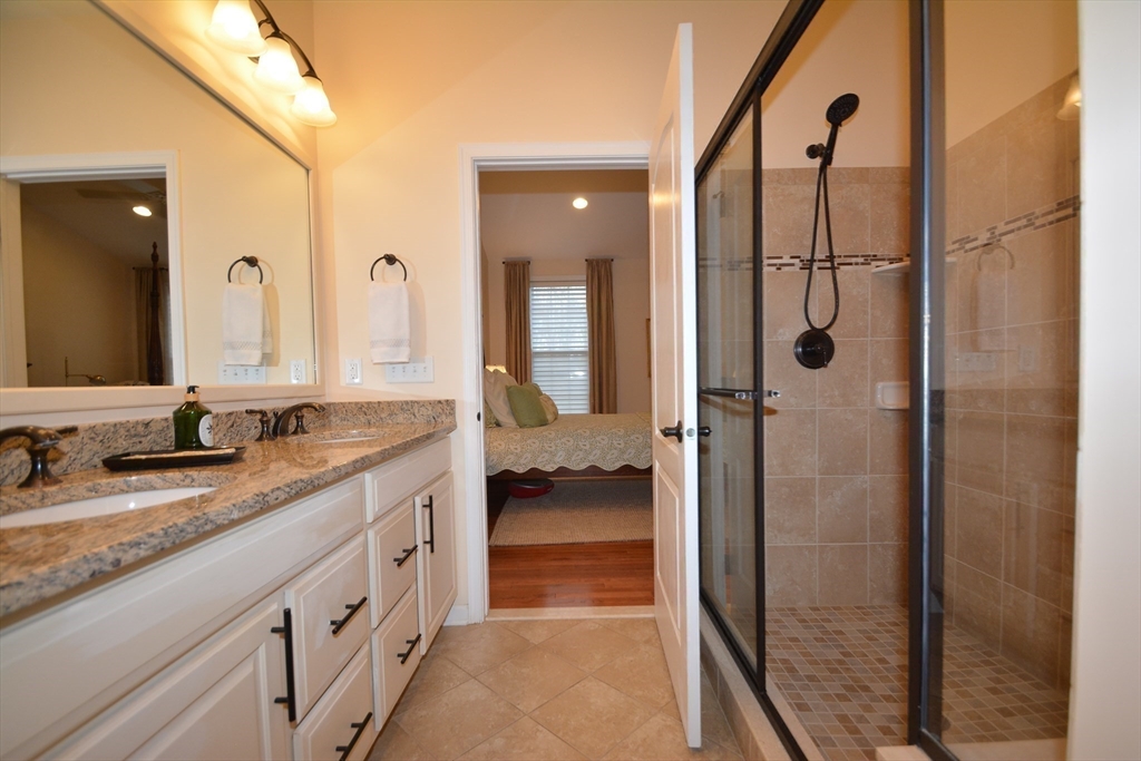 Methuen, Massachusetts, 01844, United States, 2 Bedrooms Bedrooms, ,3 BathroomsBathrooms,Residential,For Sale,1999139